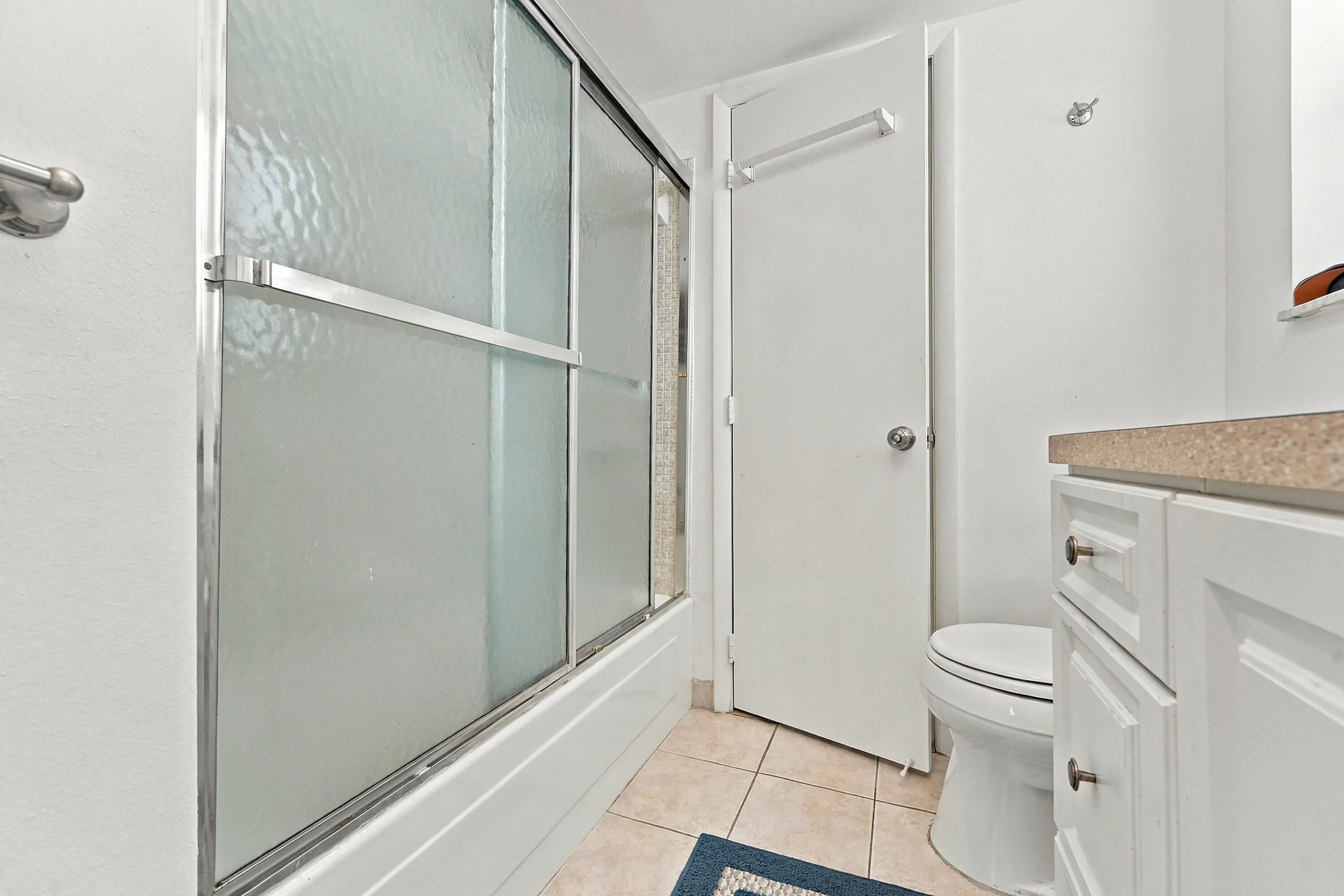 1117 LAKE Terrace #112