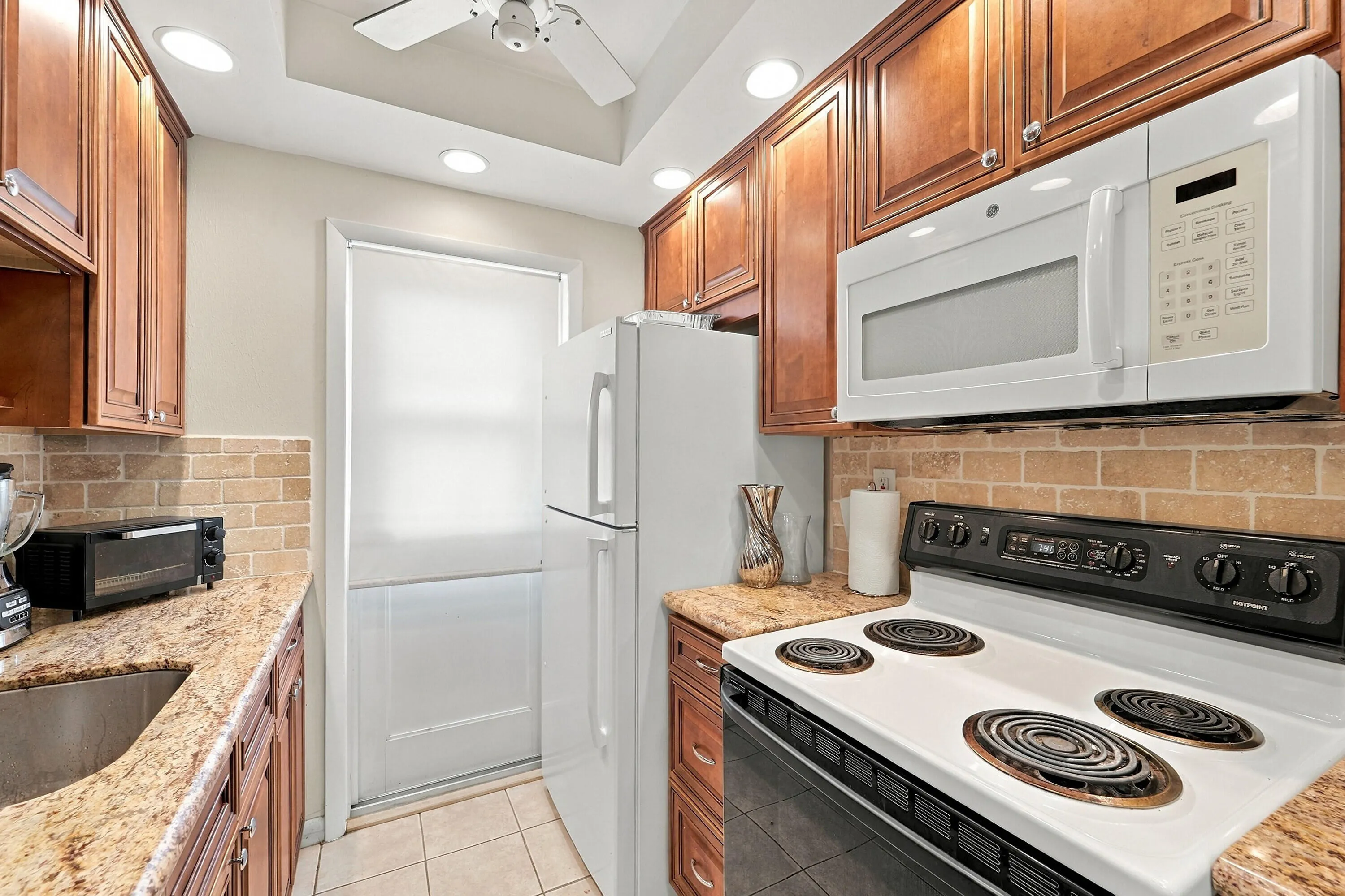 1117 LAKE Terrace #112