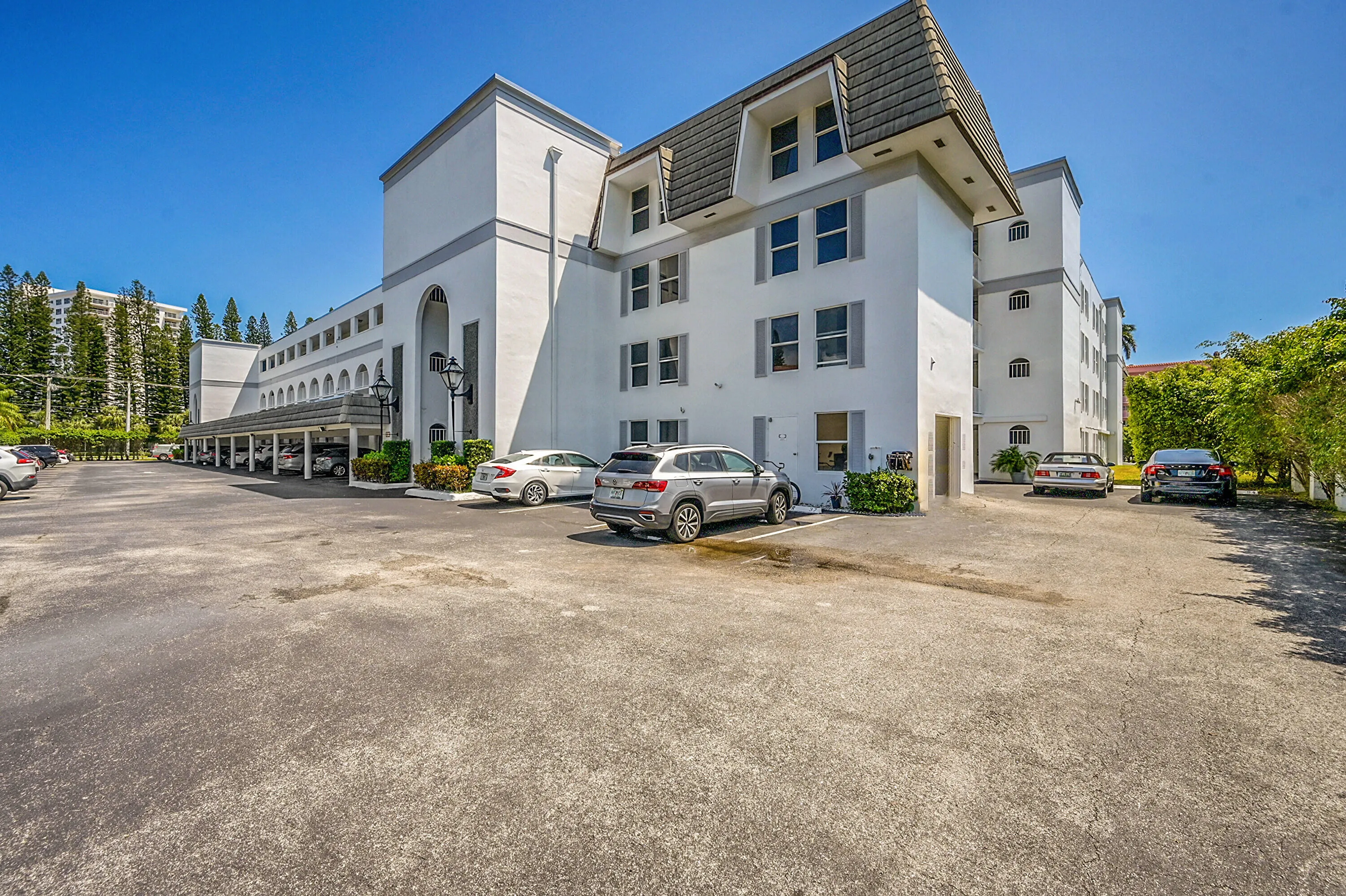 800 E Camino Real #305