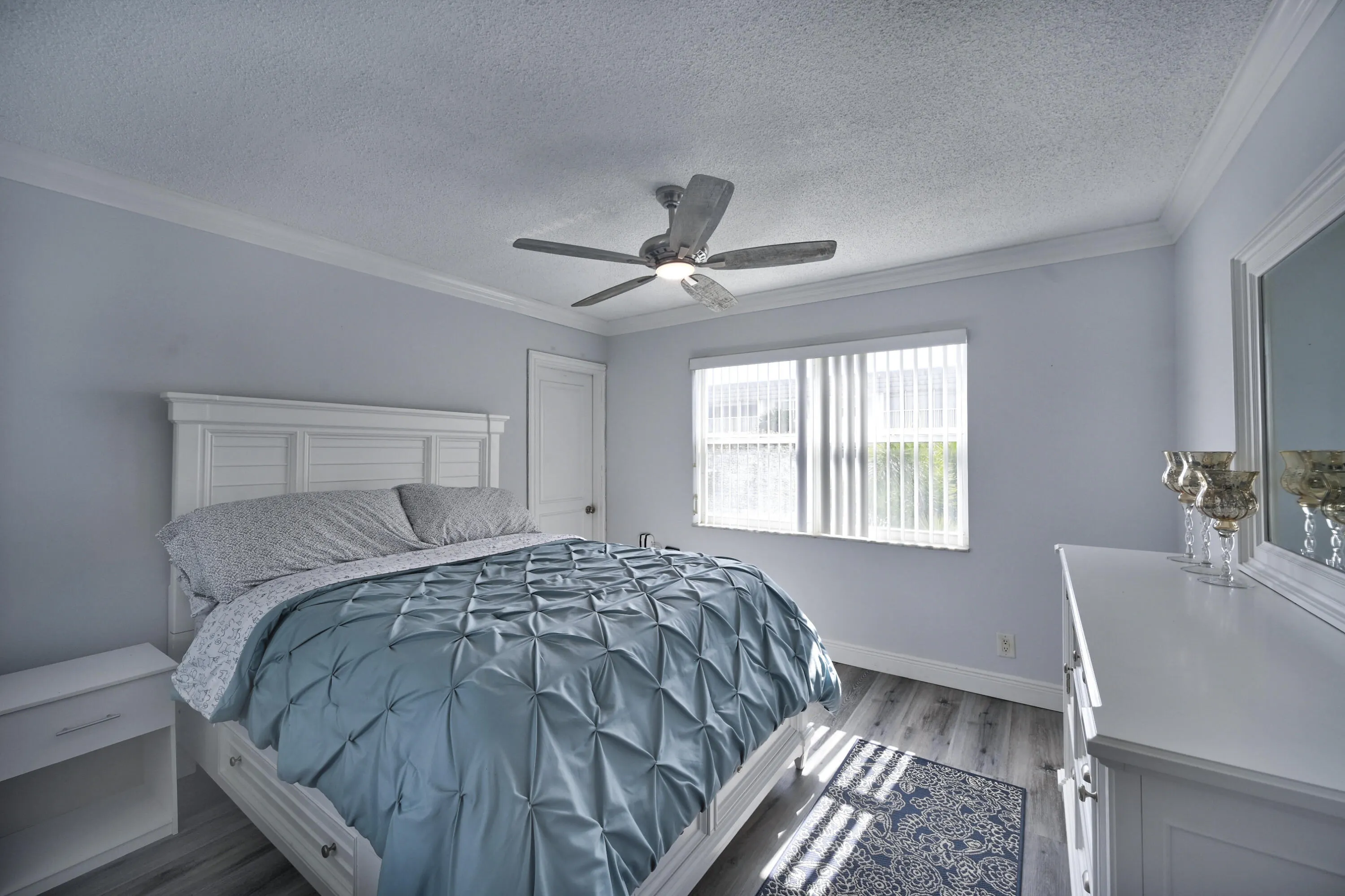 800 E Camino Real #305