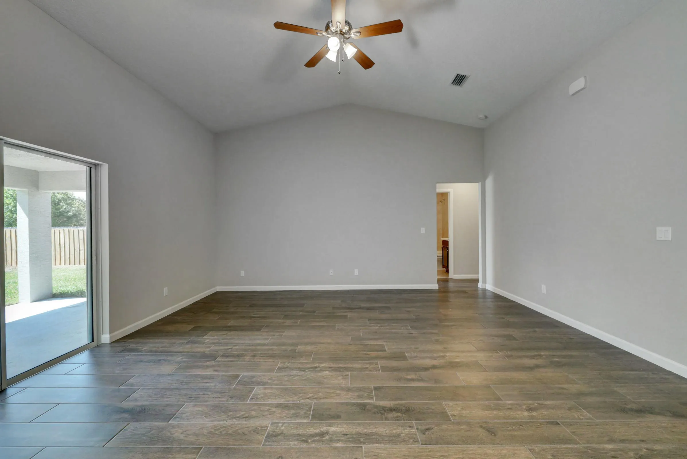 588 SW S Quick Circle