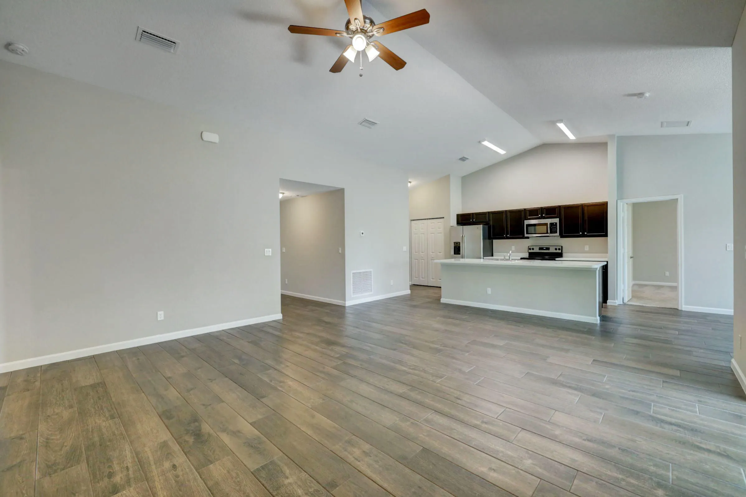 588 SW S Quick Circle