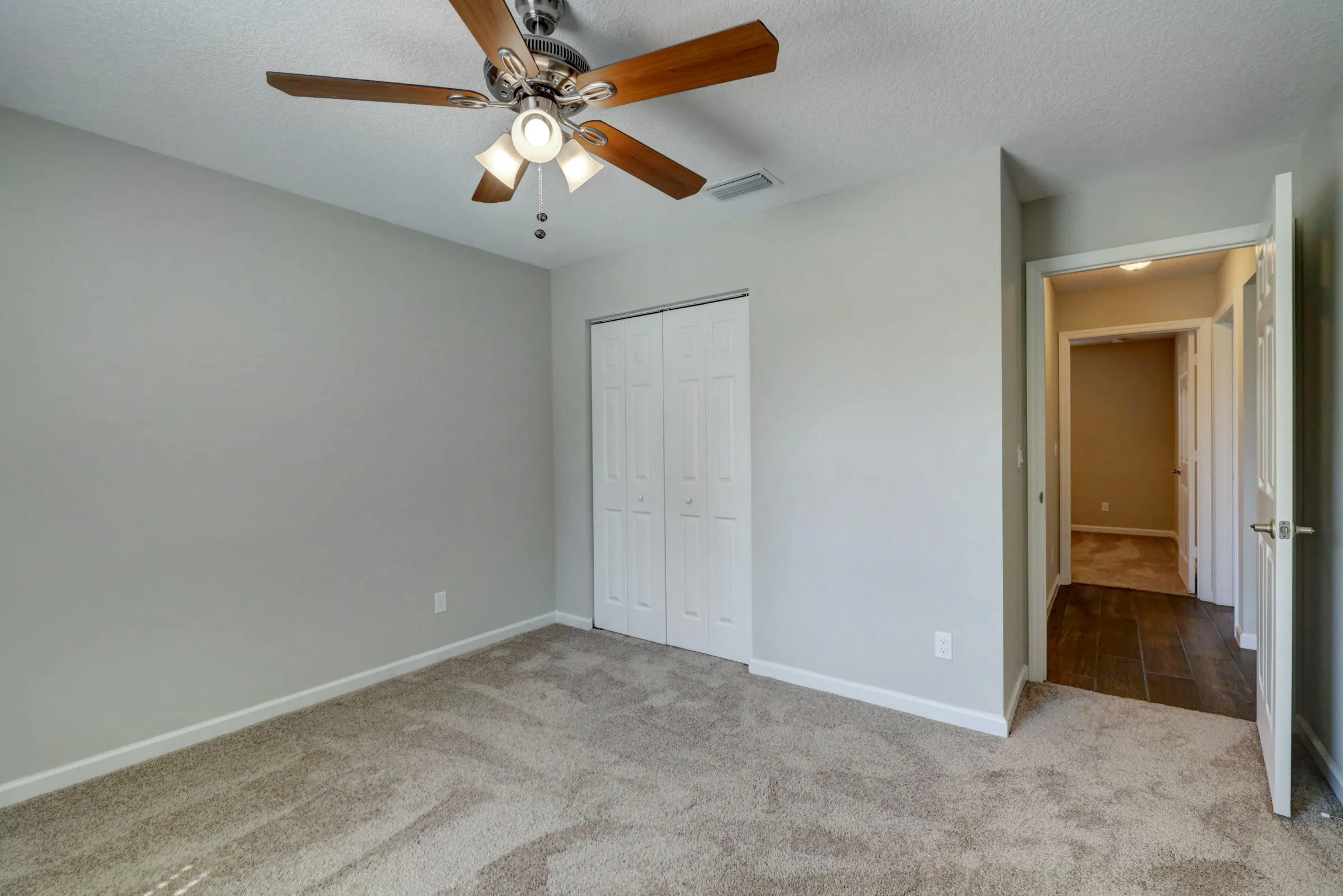 588 SW S Quick Circle
