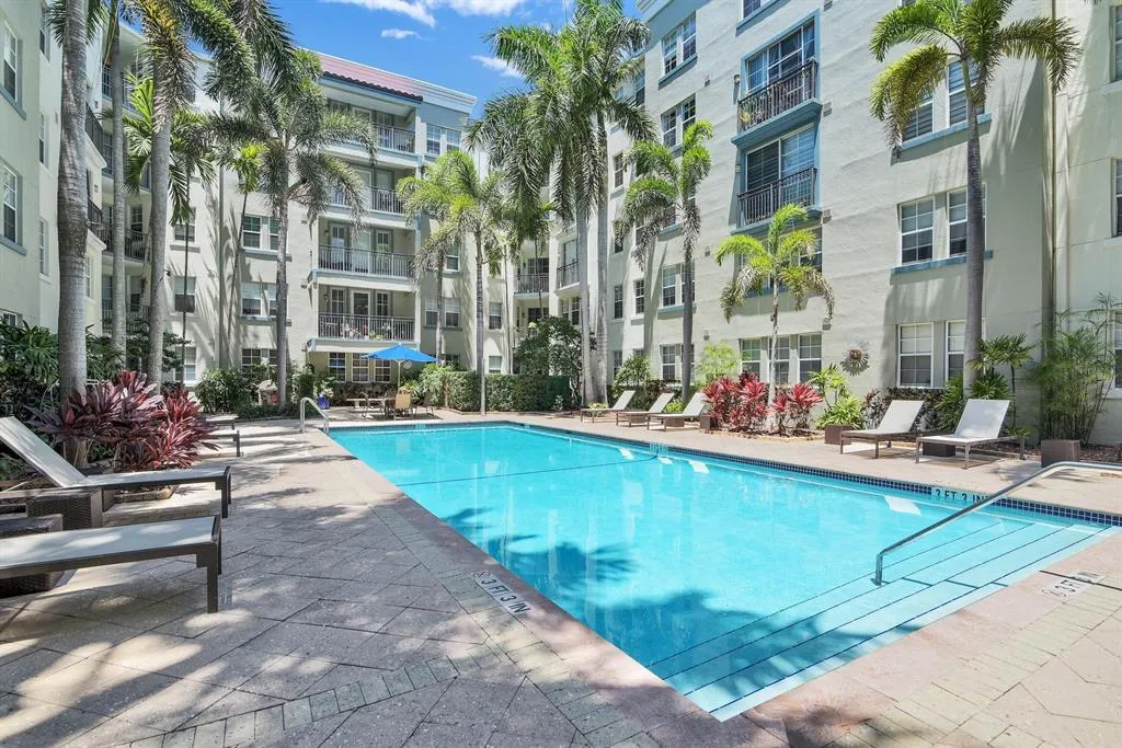 533 NE 3RD Avenue #548