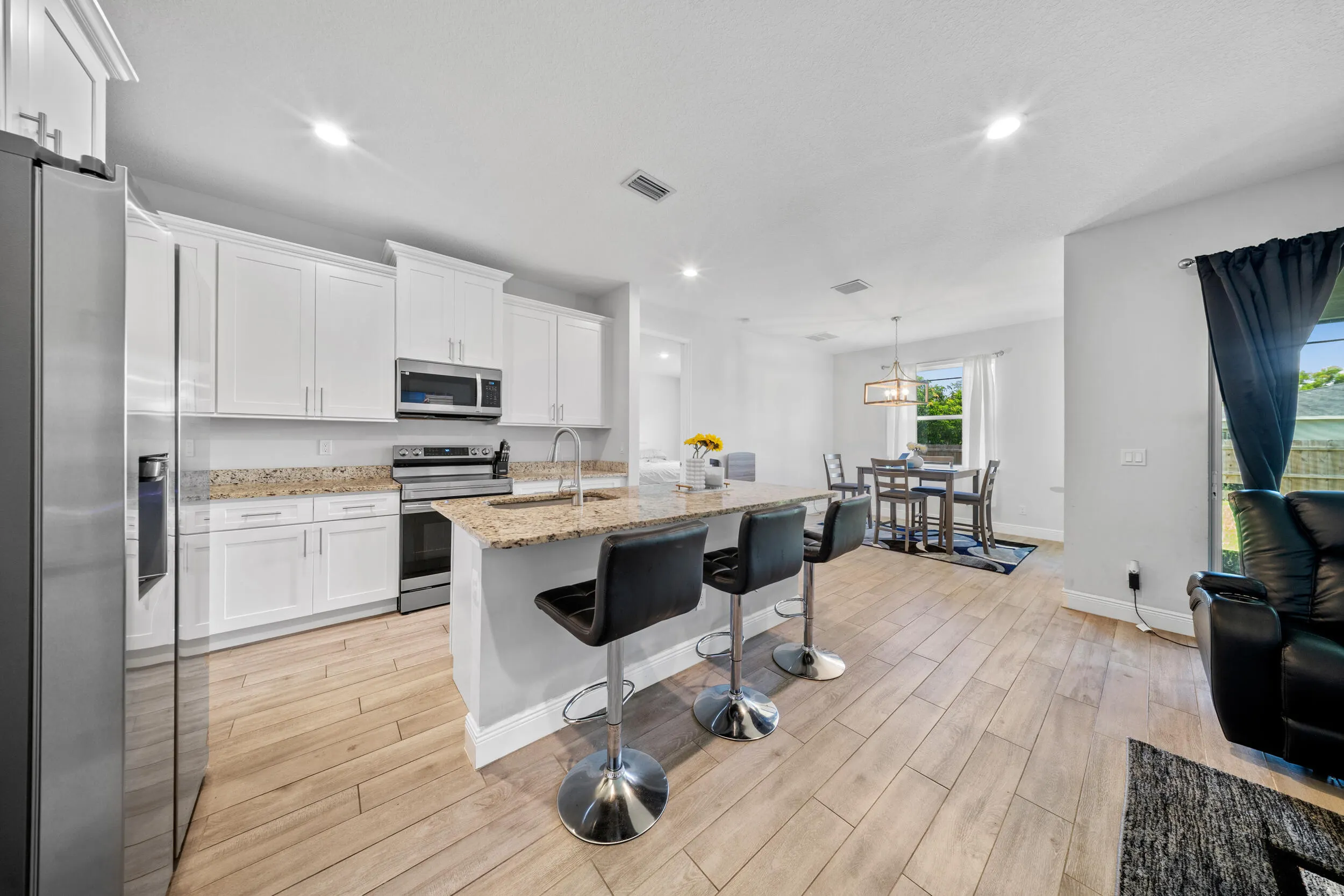 1066 SW JENNIFER Terrace