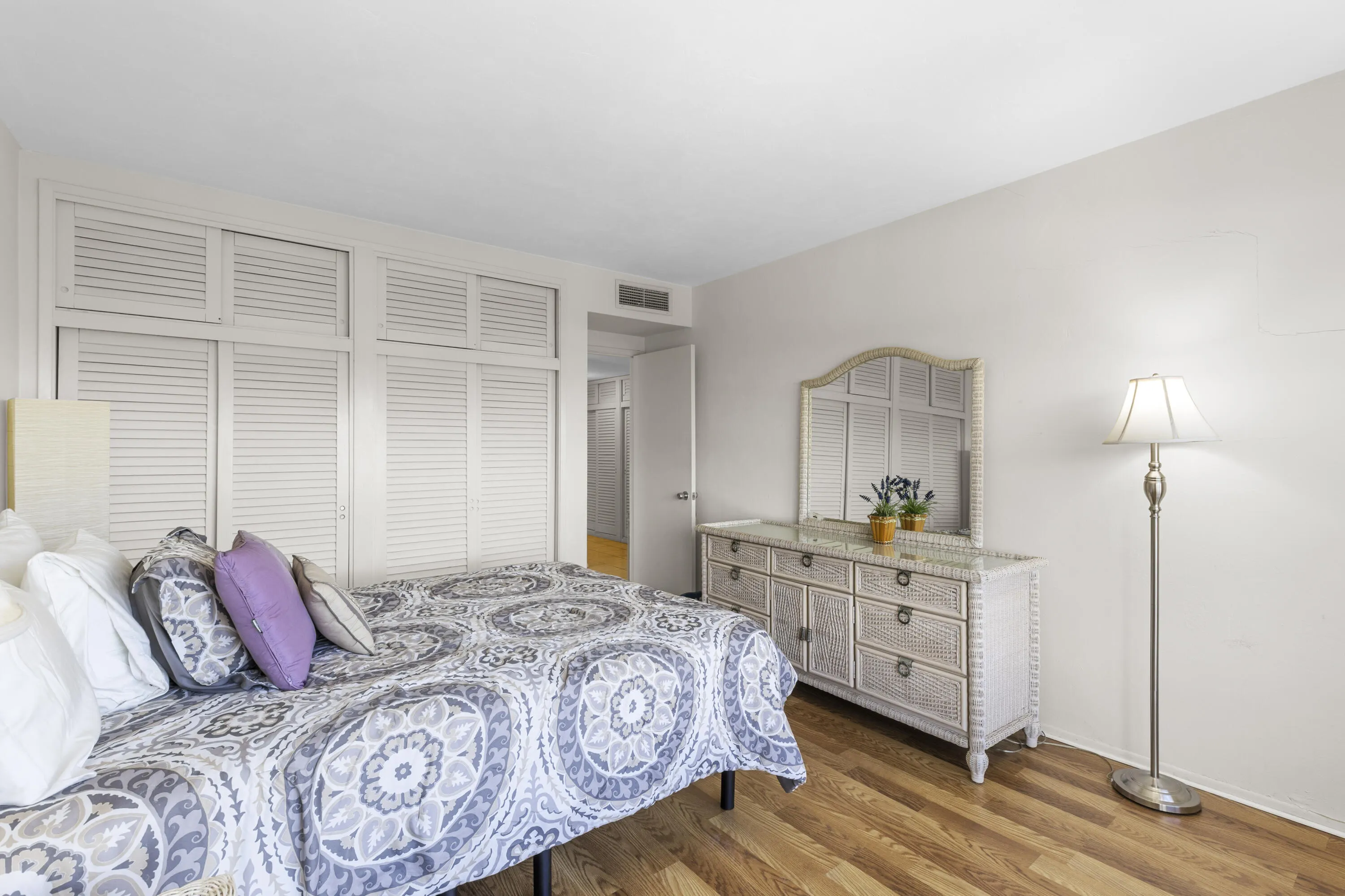 3700 GALT OCEAN Drive #815