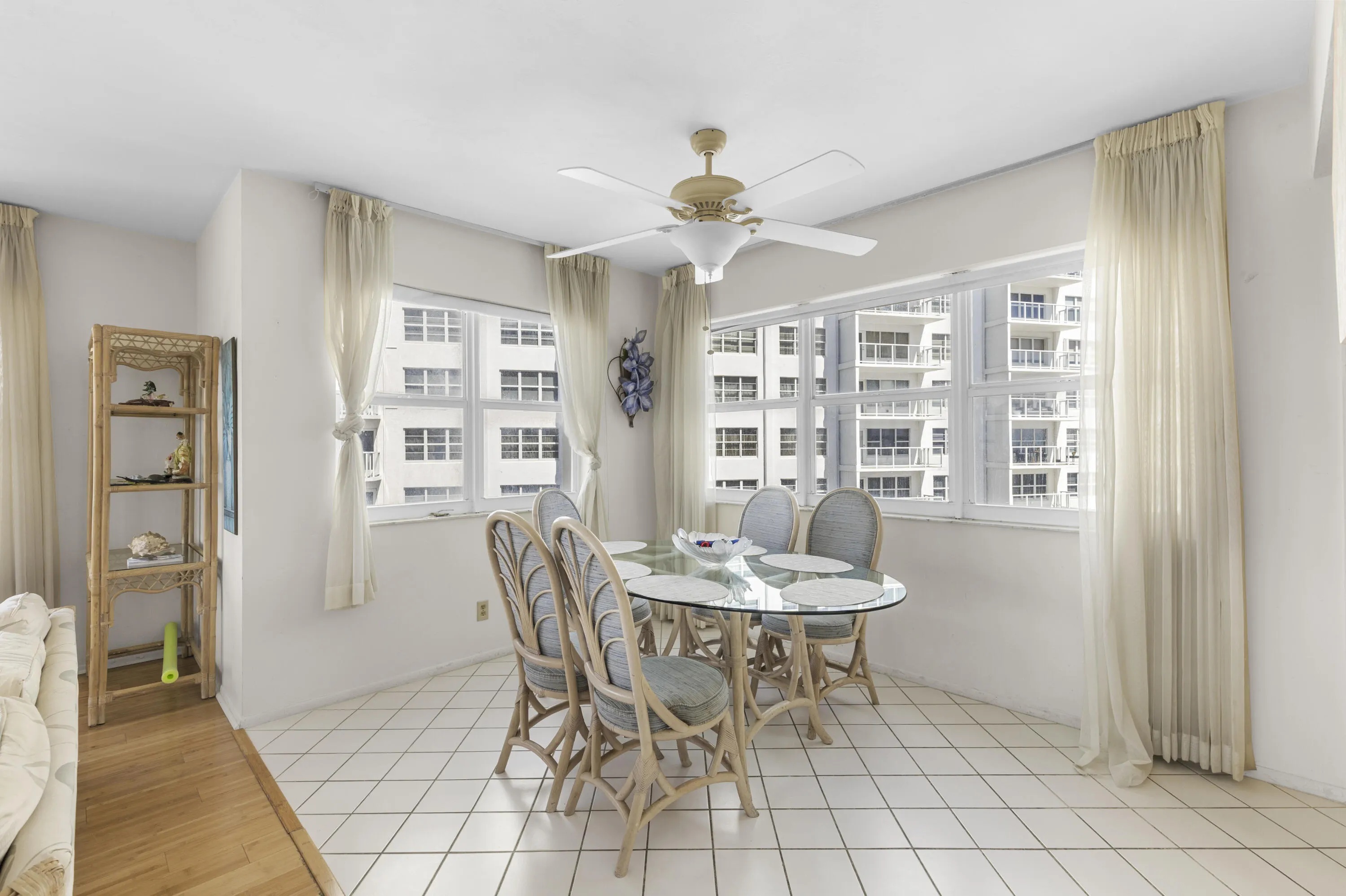 3700 GALT OCEAN Drive #815