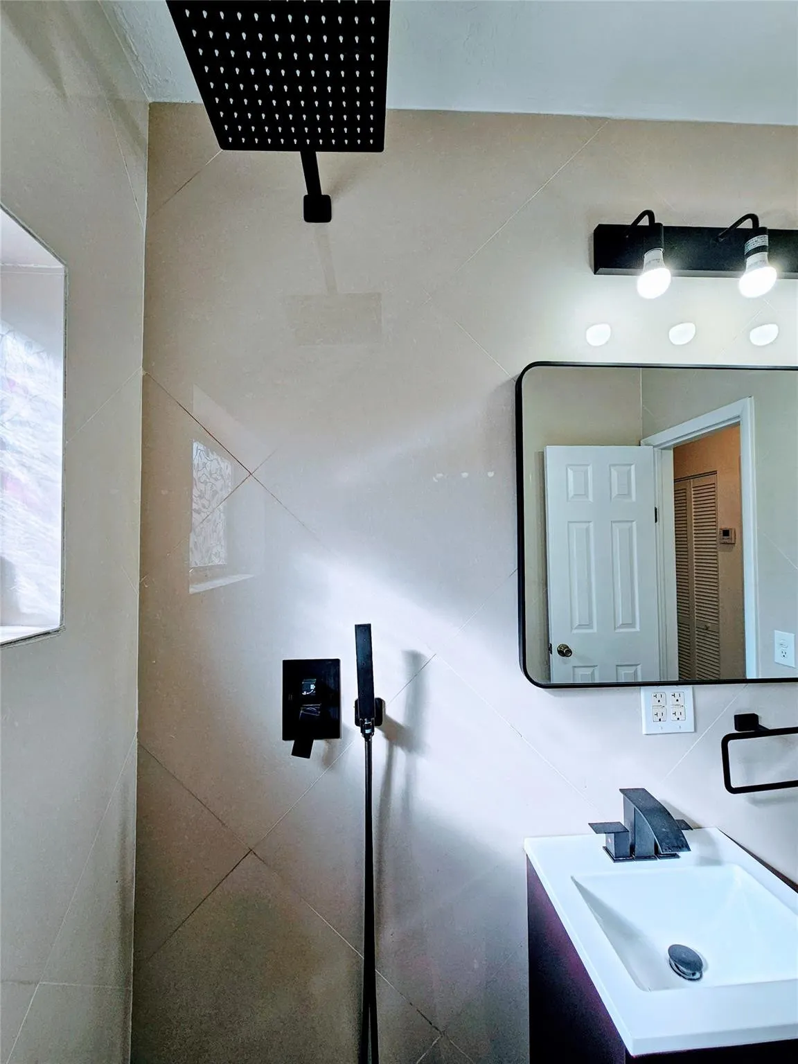 2040 NE 174TH Street