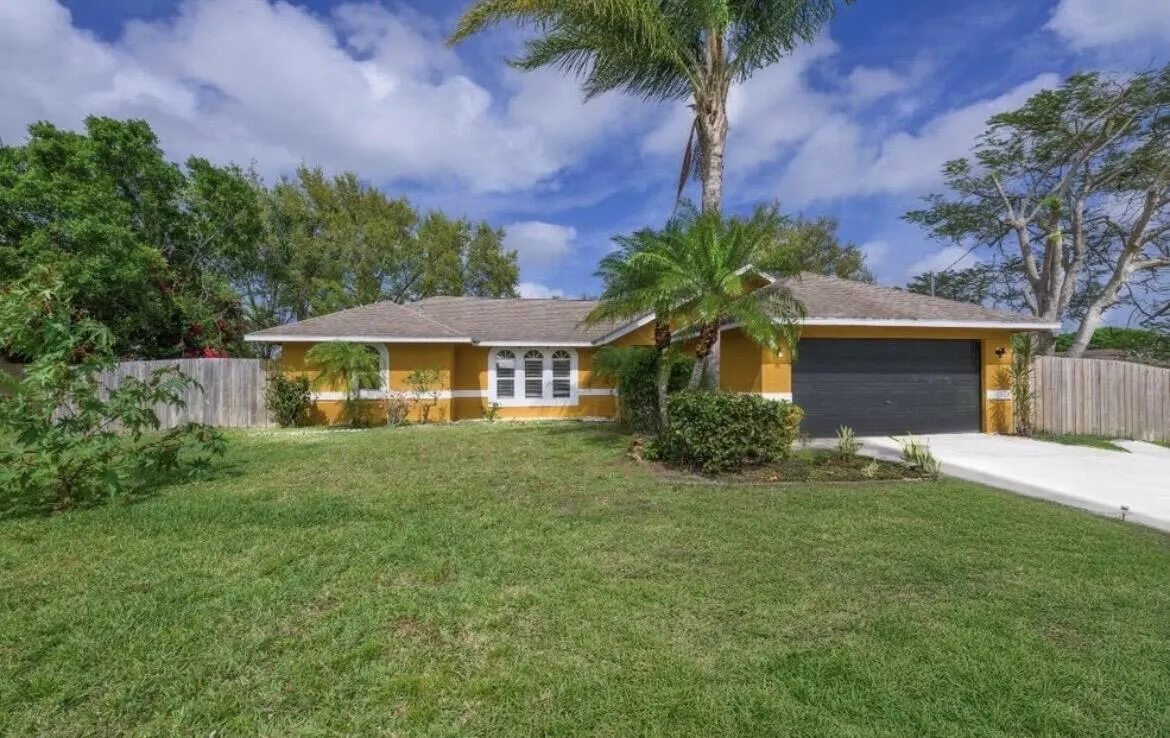 353 NW FERRIS Drive