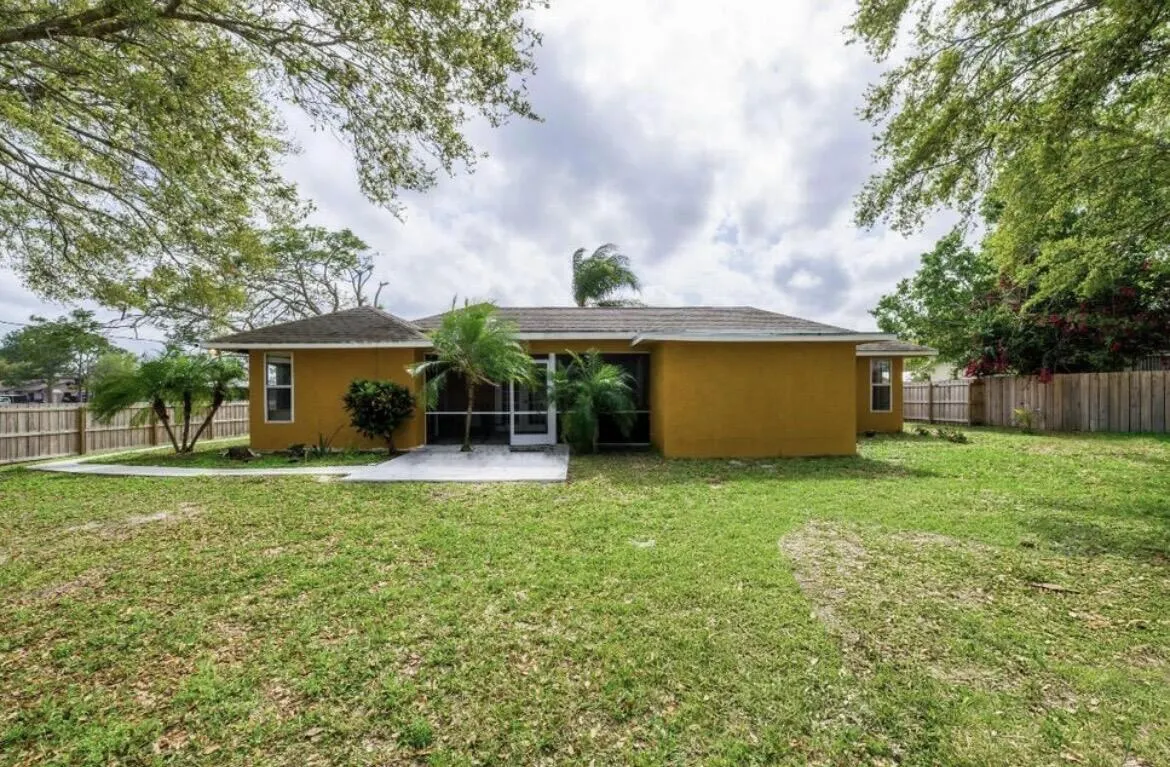353 NW FERRIS Drive