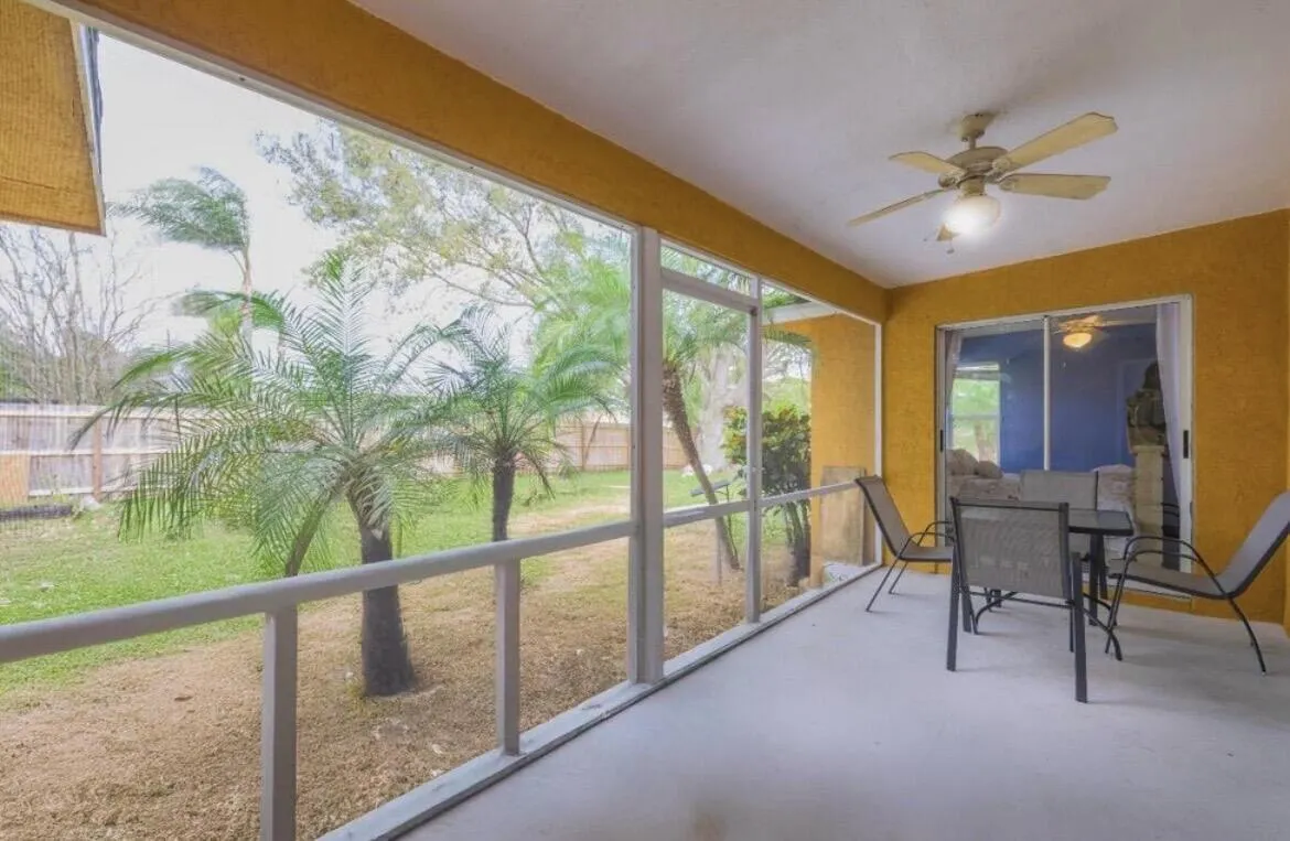 353 NW FERRIS Drive