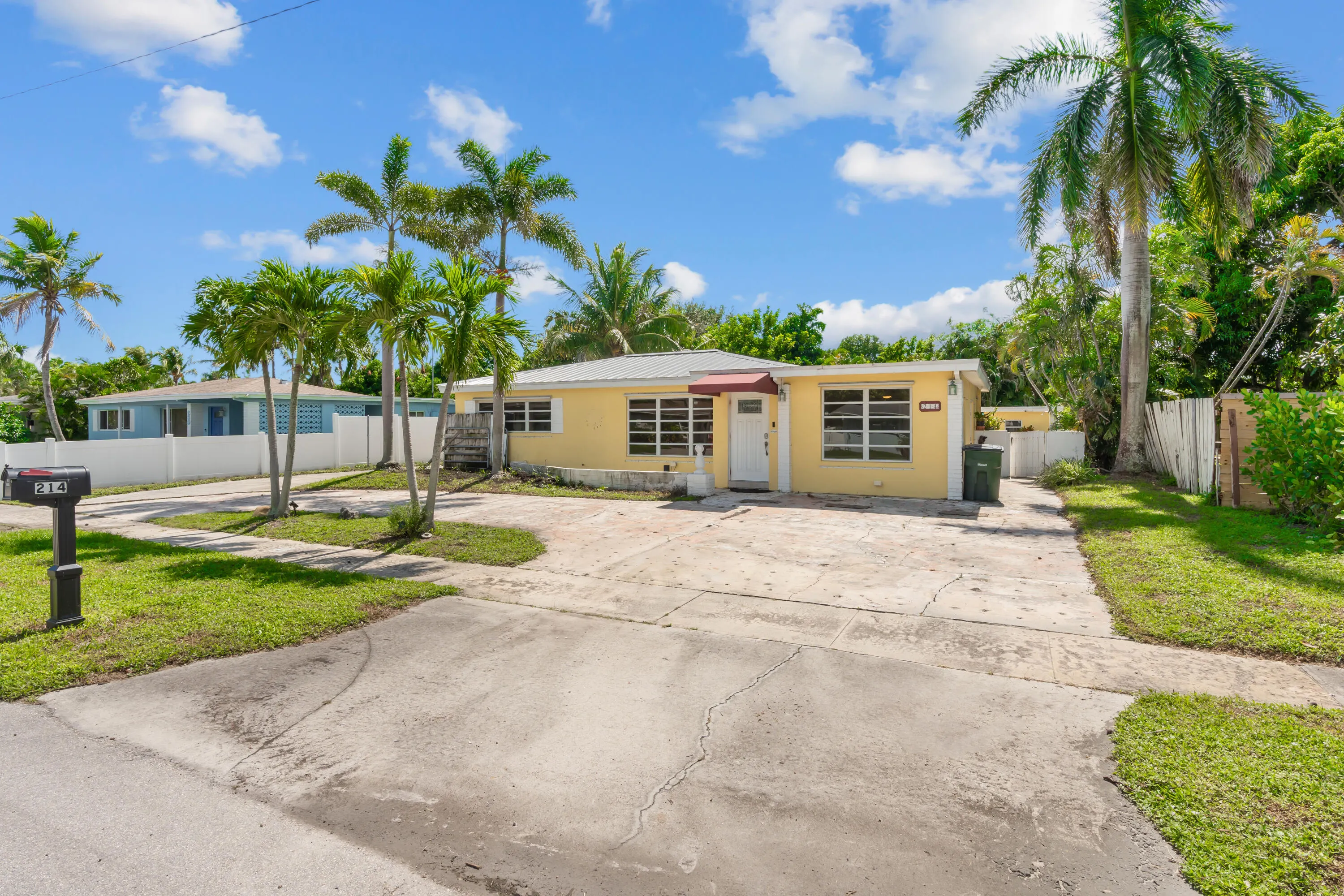 214 NE 28TH Road