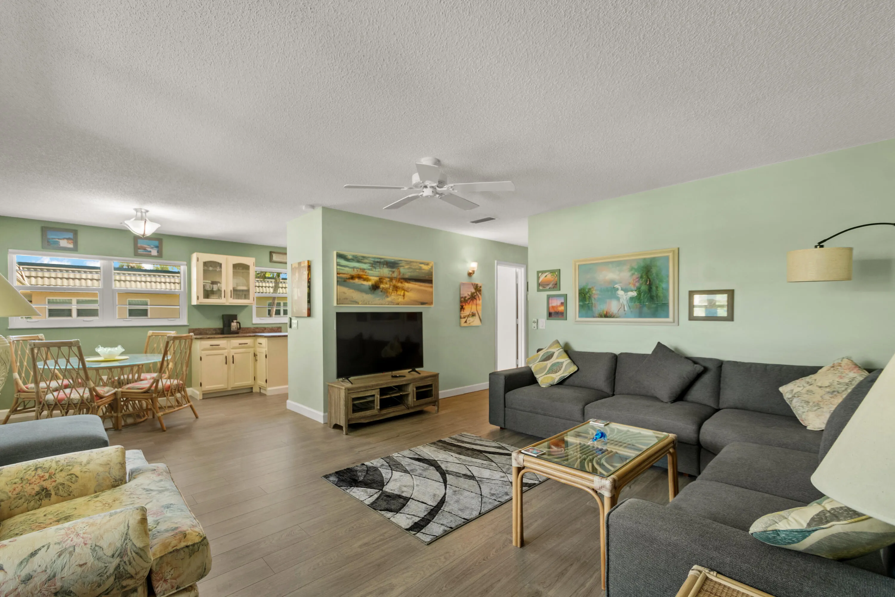 36 VISTA GARDENS Trail #202