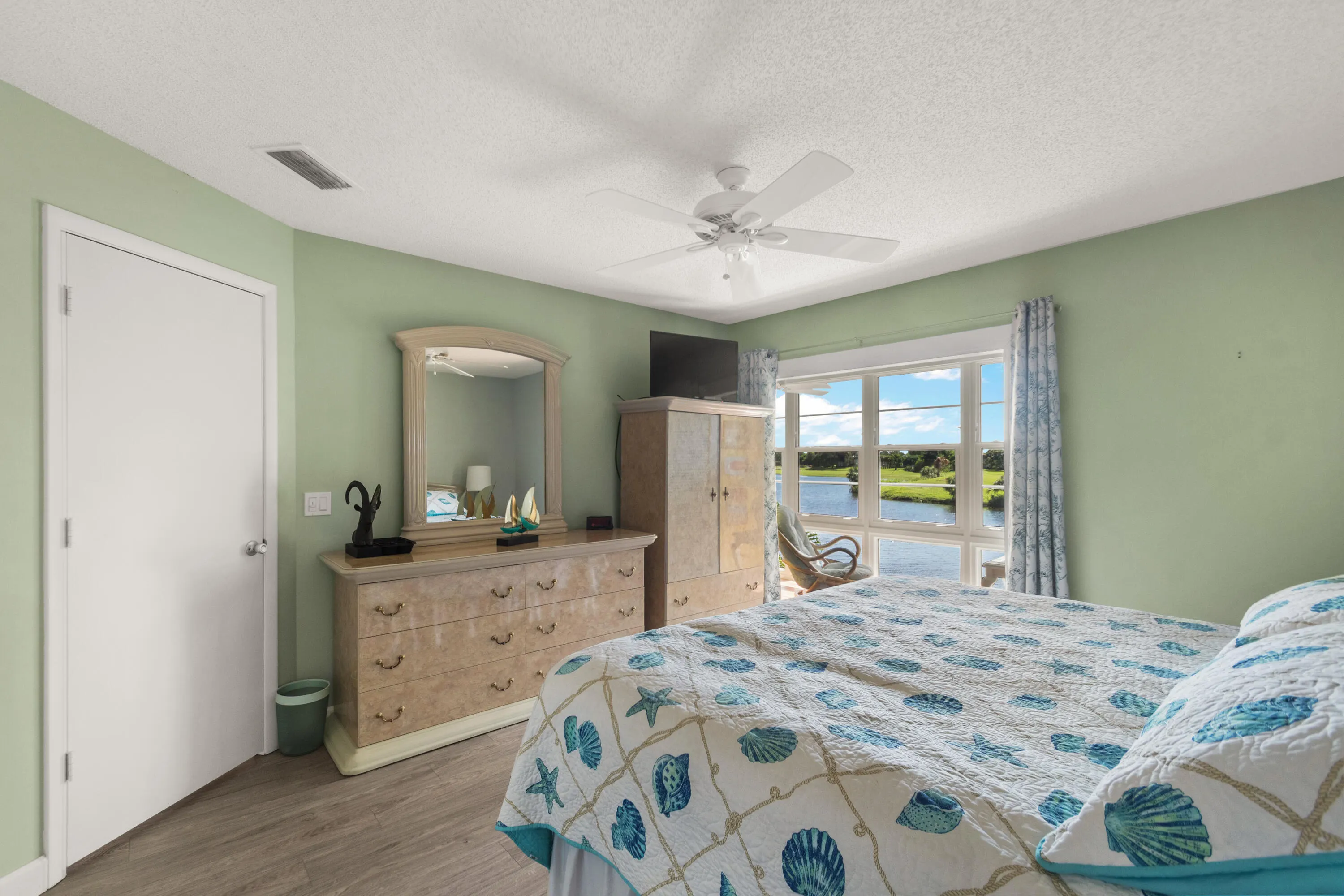 36 VISTA GARDENS Trail #202