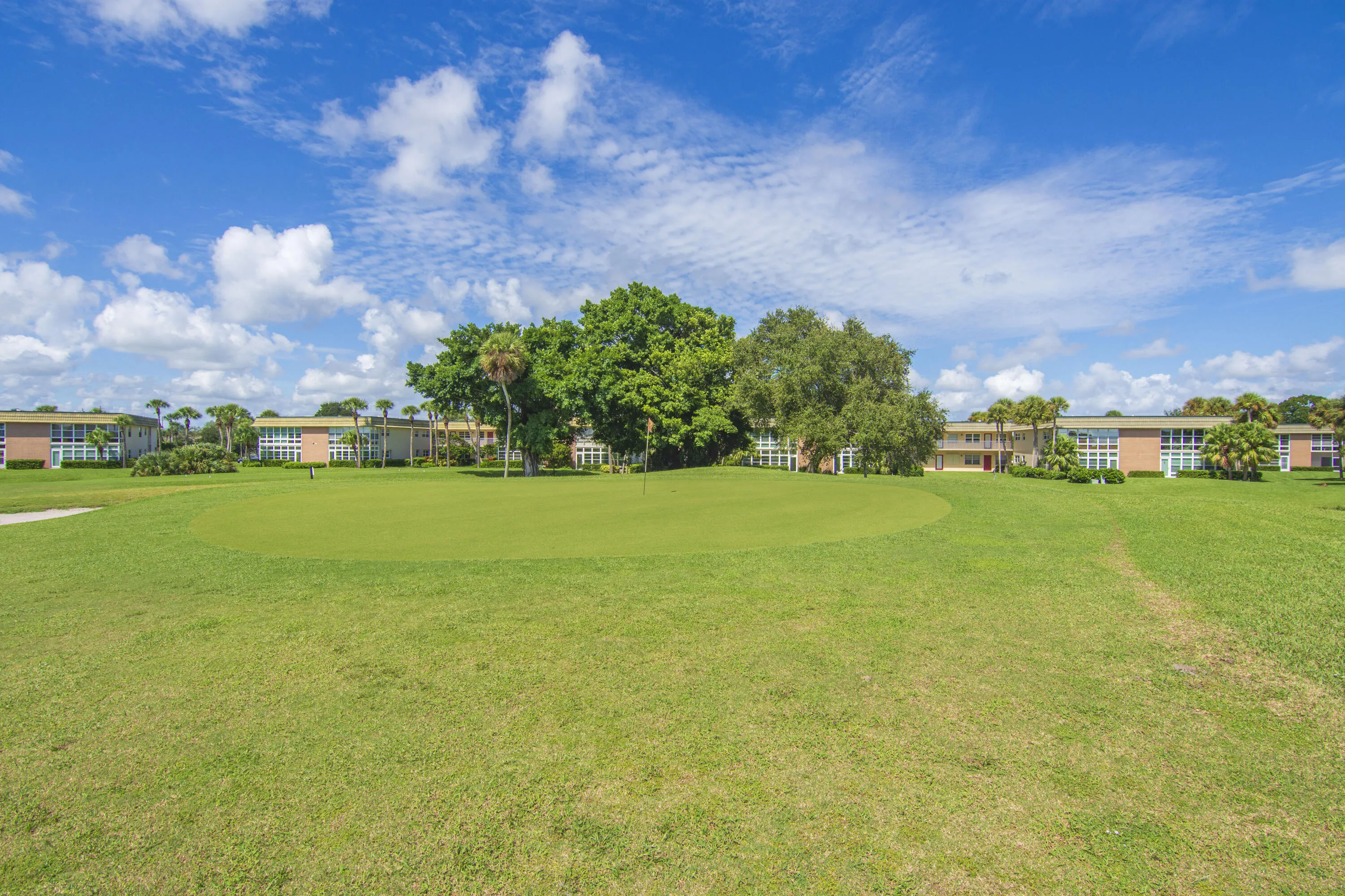 36 VISTA GARDENS Trail #202