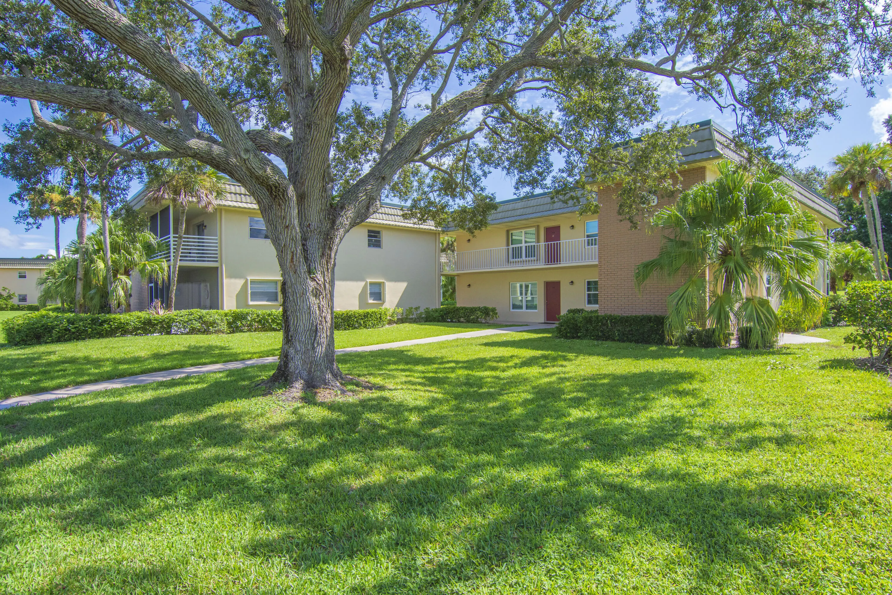 36 VISTA GARDENS Trail #202