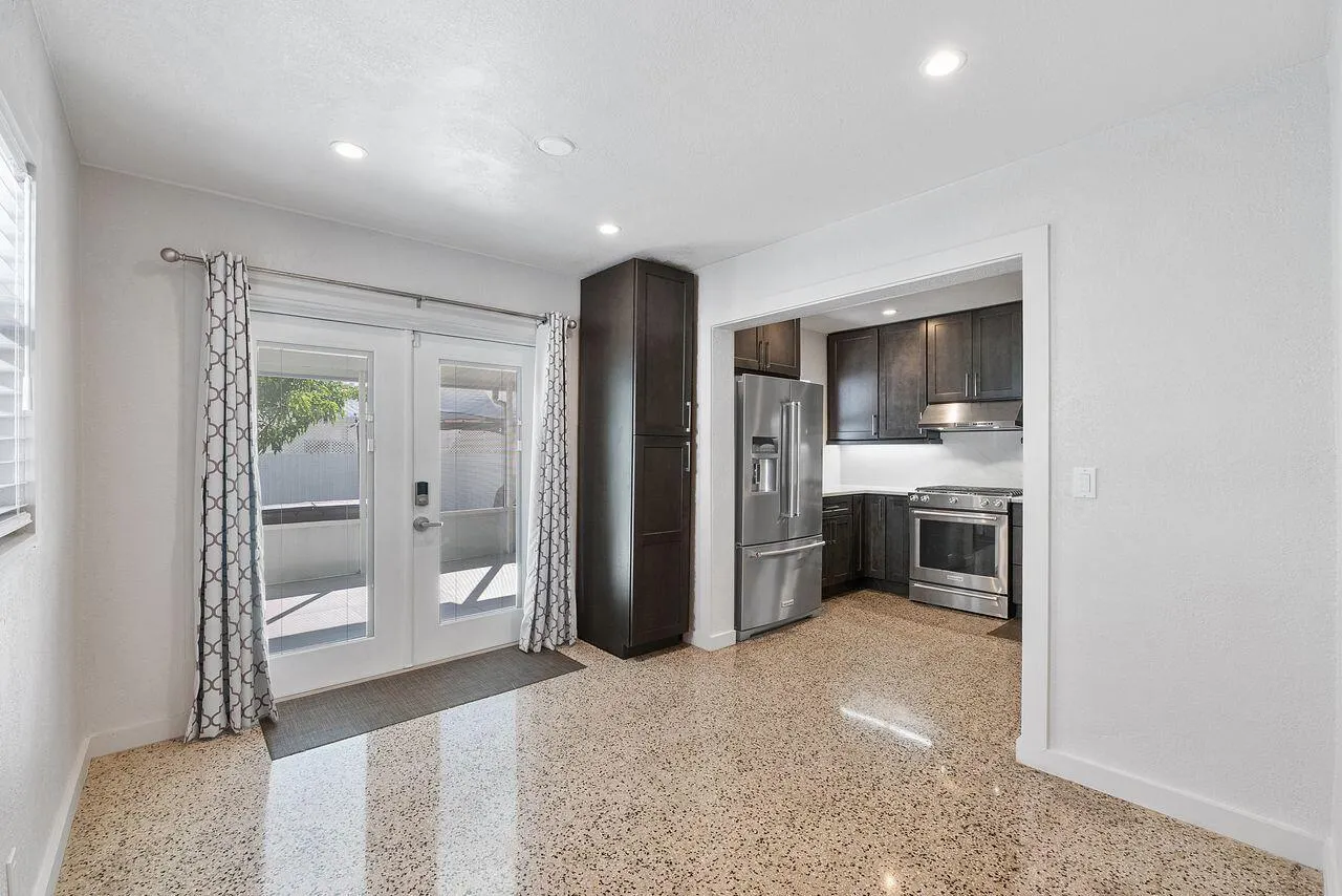 5400 NE 4TH Terrace