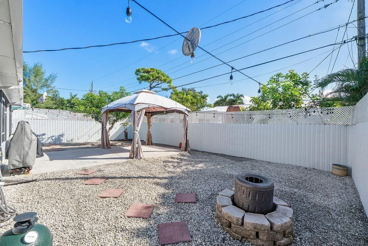5400 NE 4TH Terrace