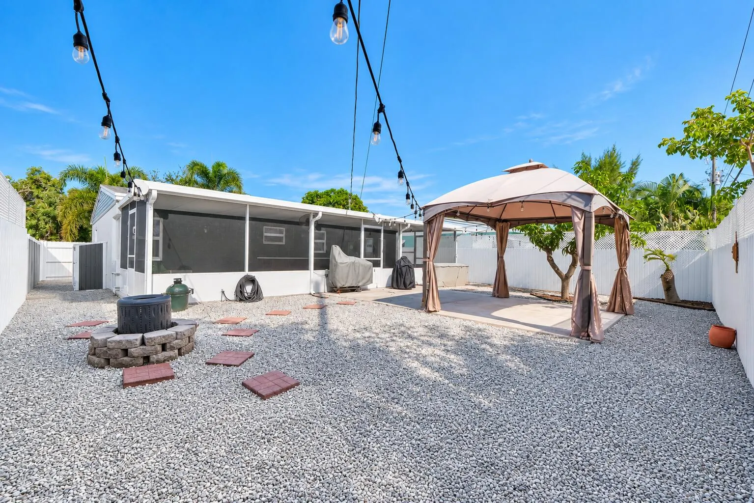 5400 NE 4TH Terrace