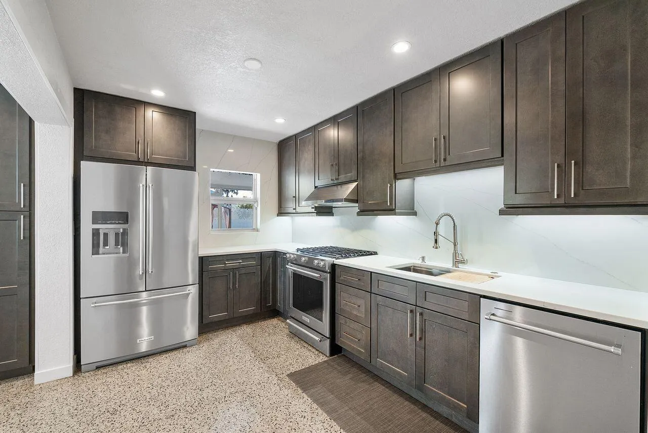 5400 NE 4TH Terrace