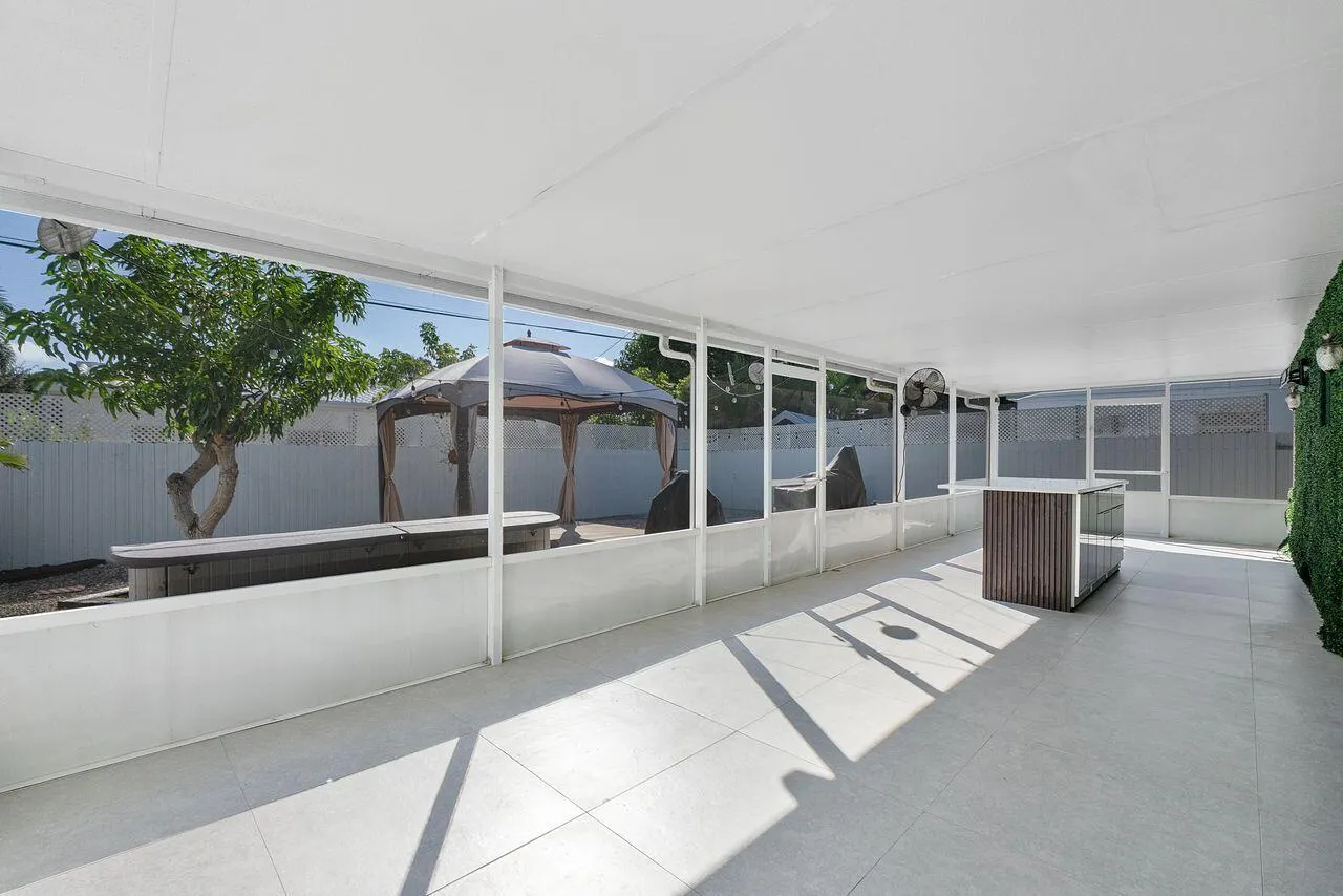 5400 NE 4TH Terrace