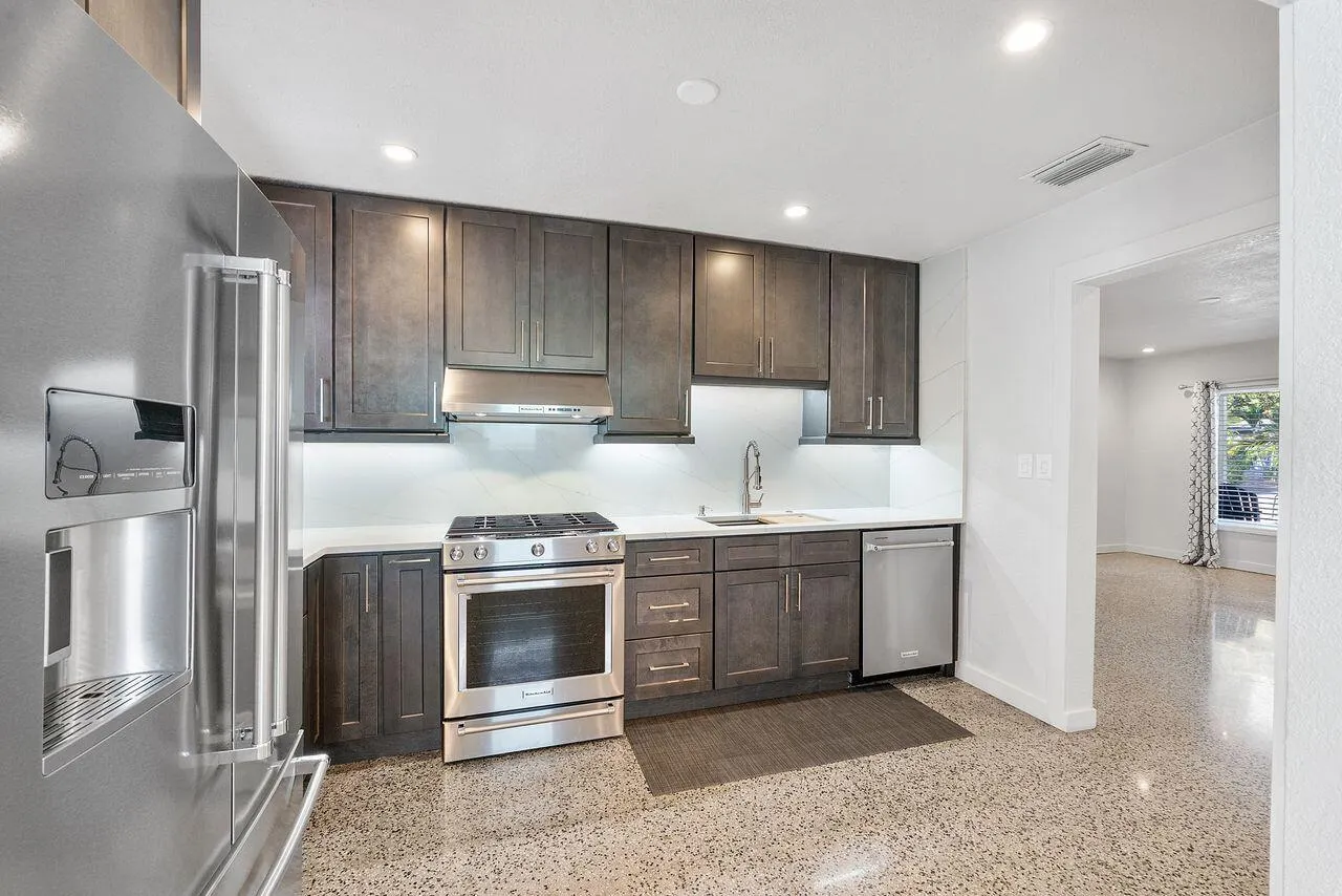 5400 NE 4TH Terrace