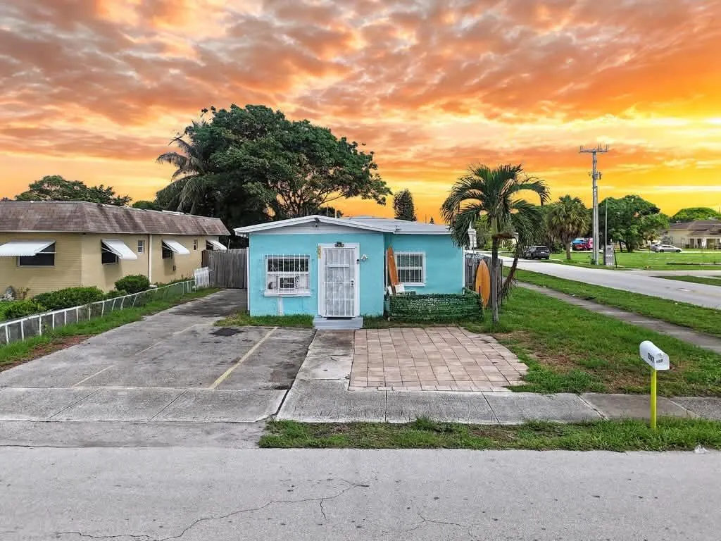 207 SW 4TH Street