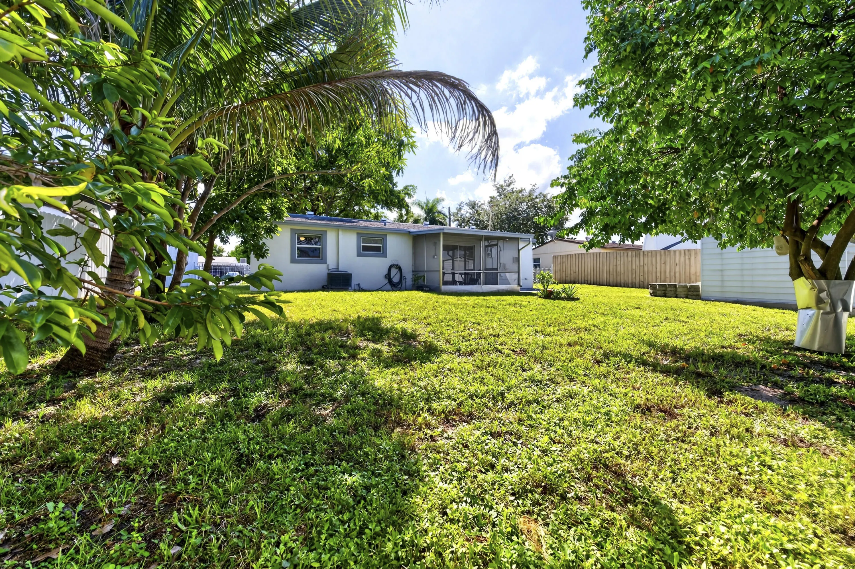 4821 SW 18TH Street