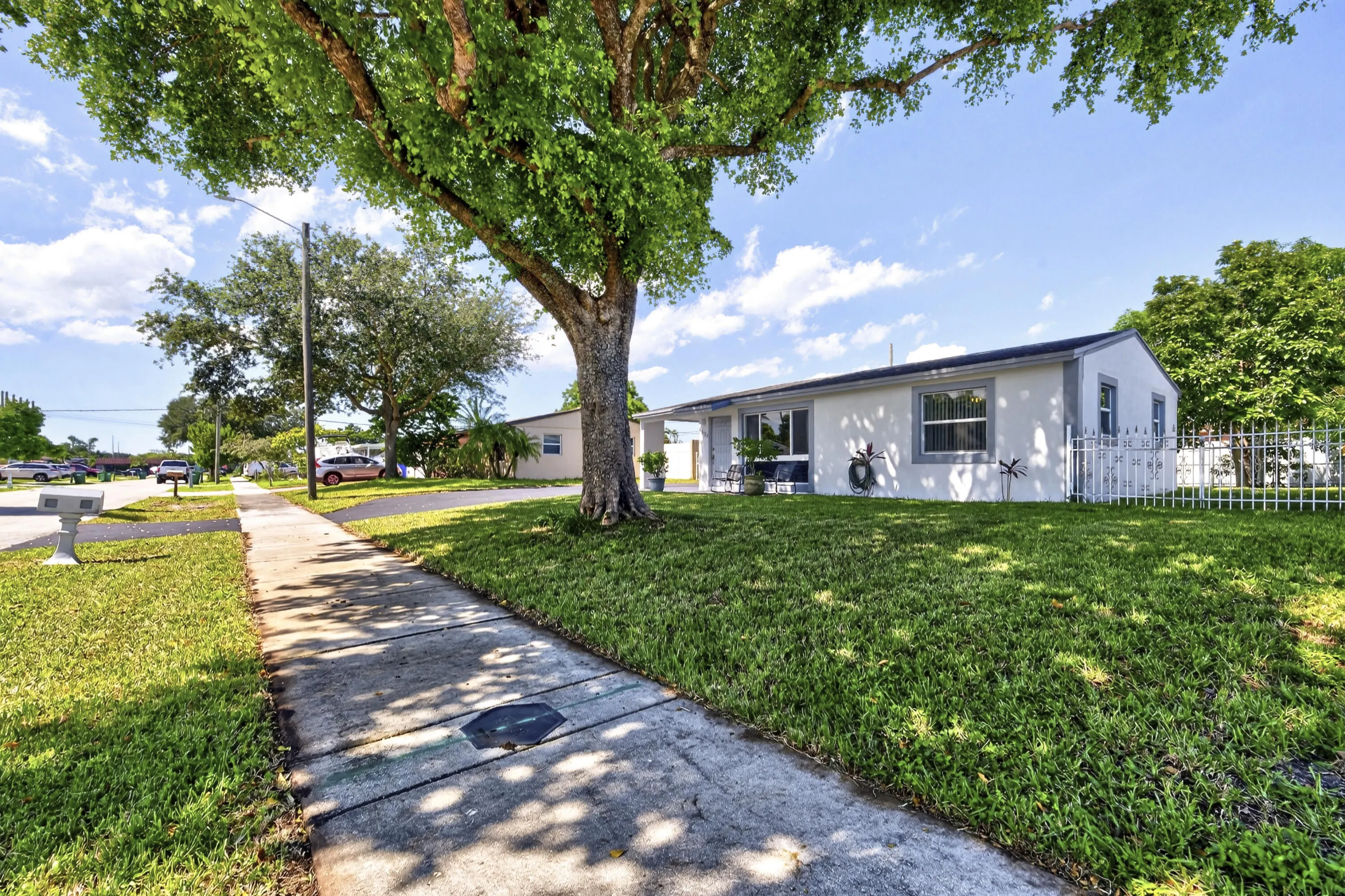 4821 SW 18TH Street