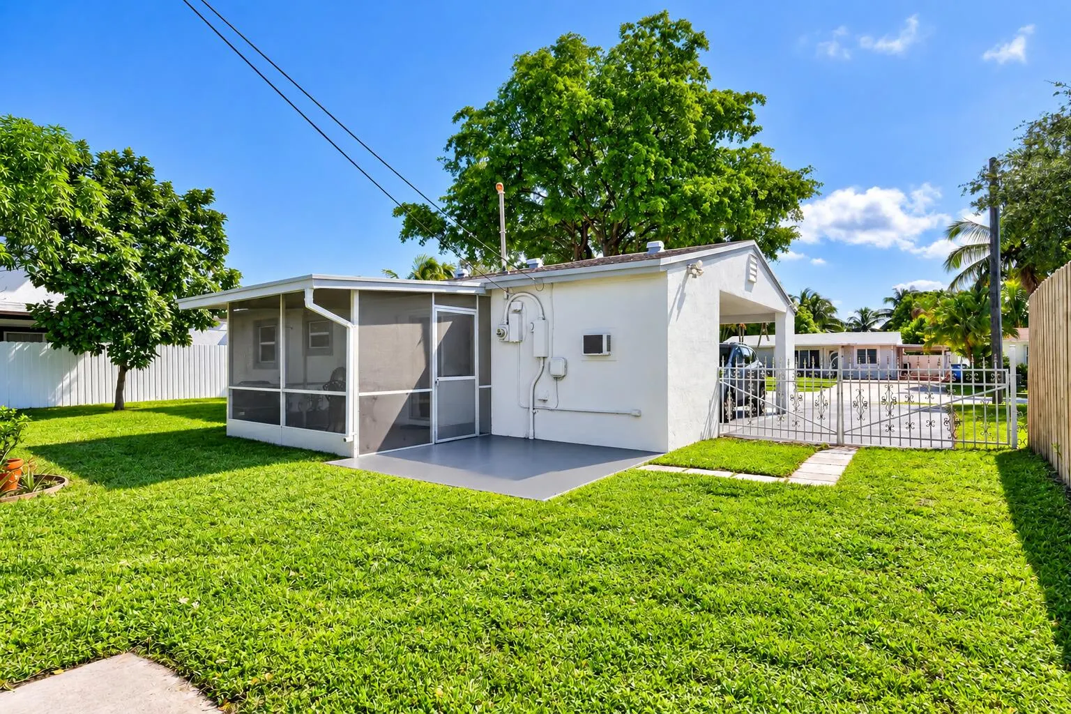 4821 SW 18TH Street