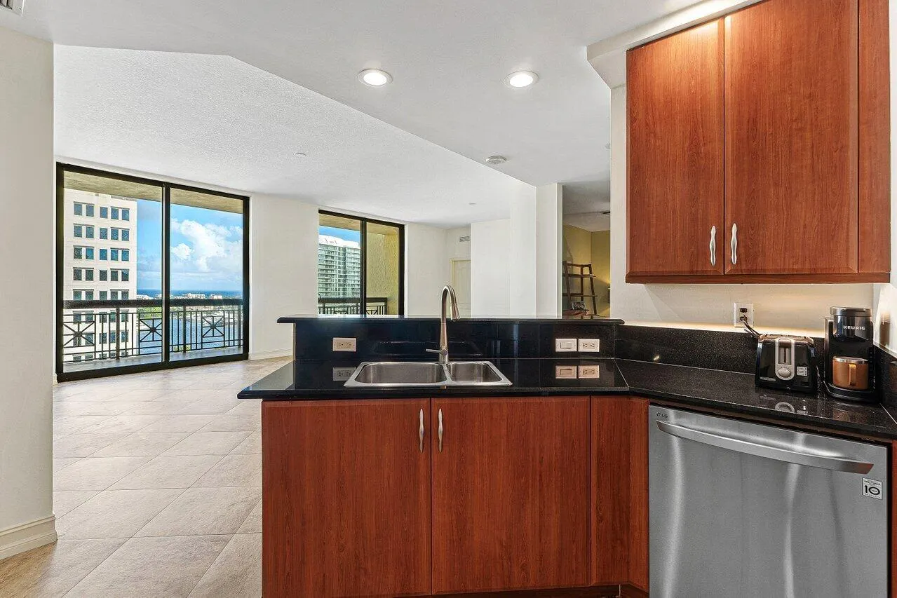 801 S Olive Avenue #1506