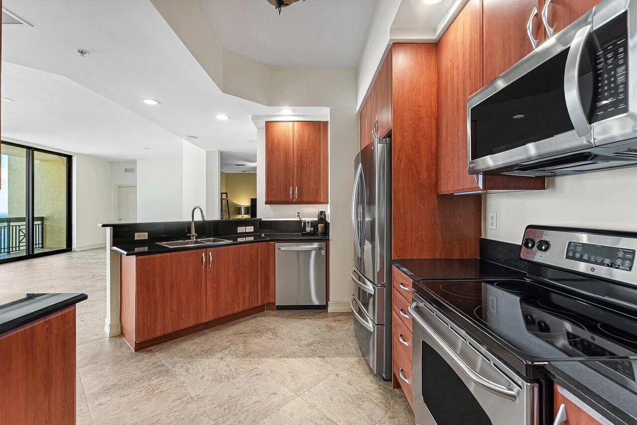 801 S Olive Avenue #1506