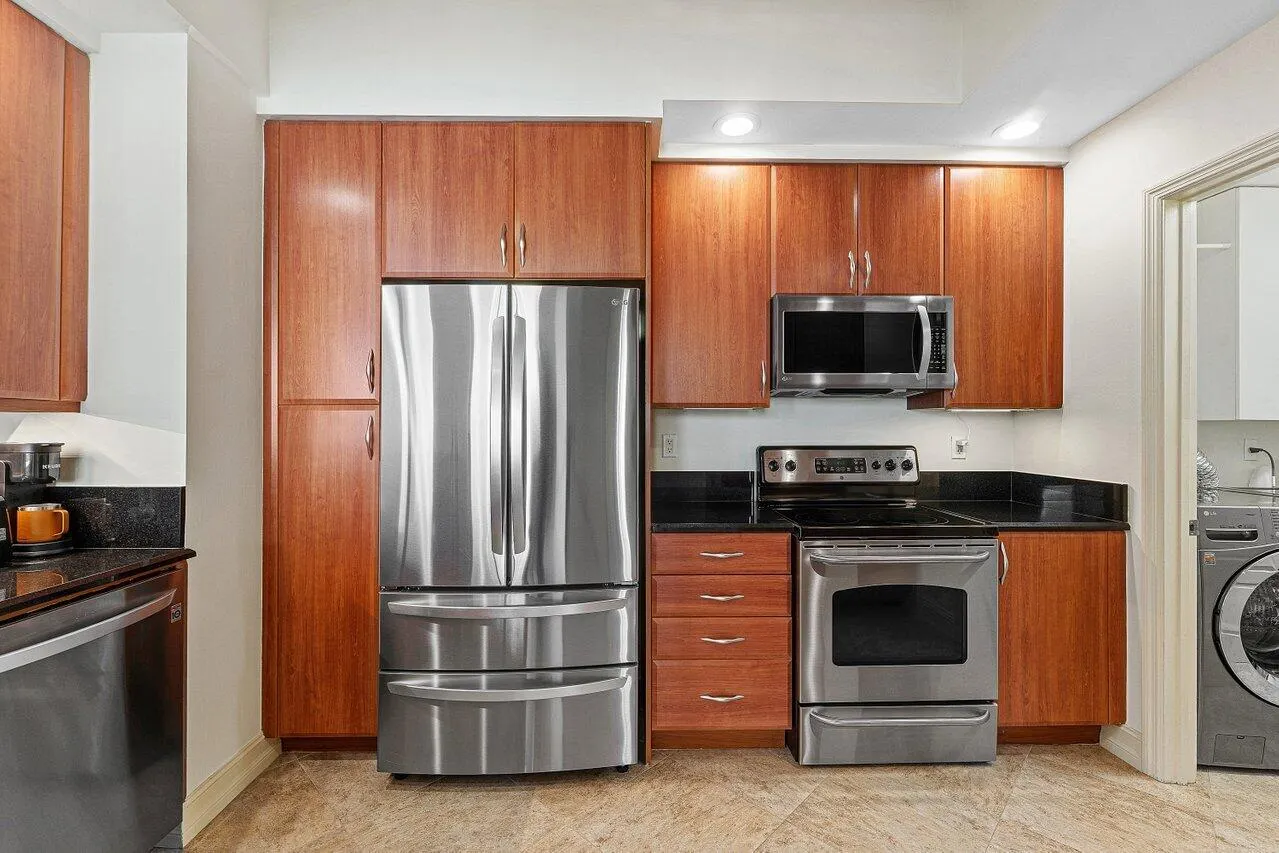 801 S Olive Avenue #1506