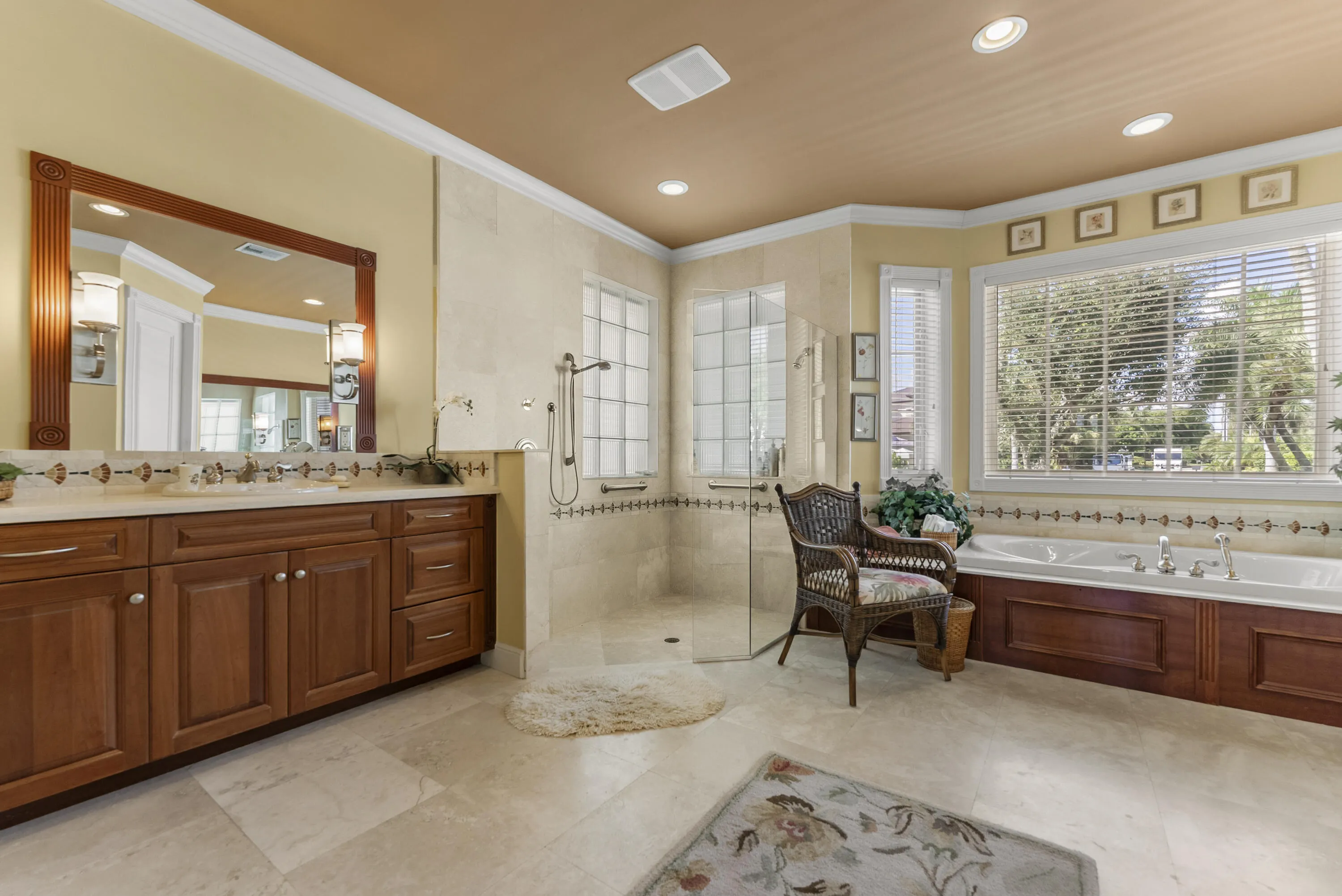 975 DOGWOOD Drive
