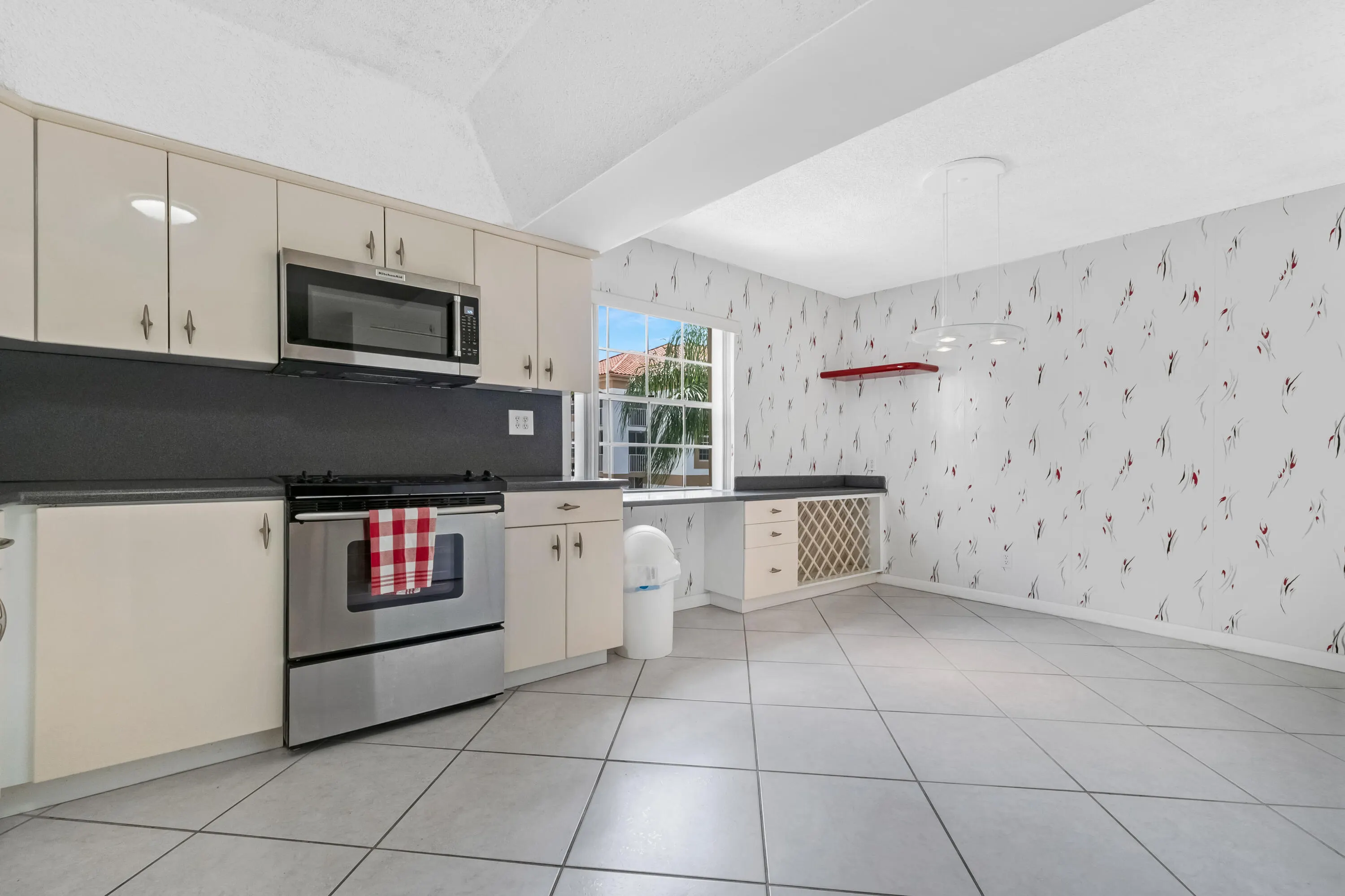 7370 Orangewood Lane ##208