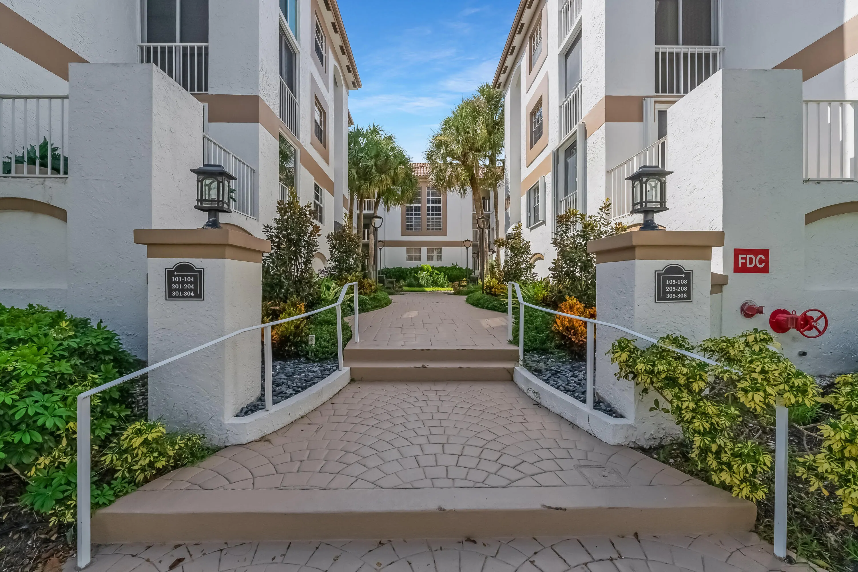 7370 Orangewood Lane ##208