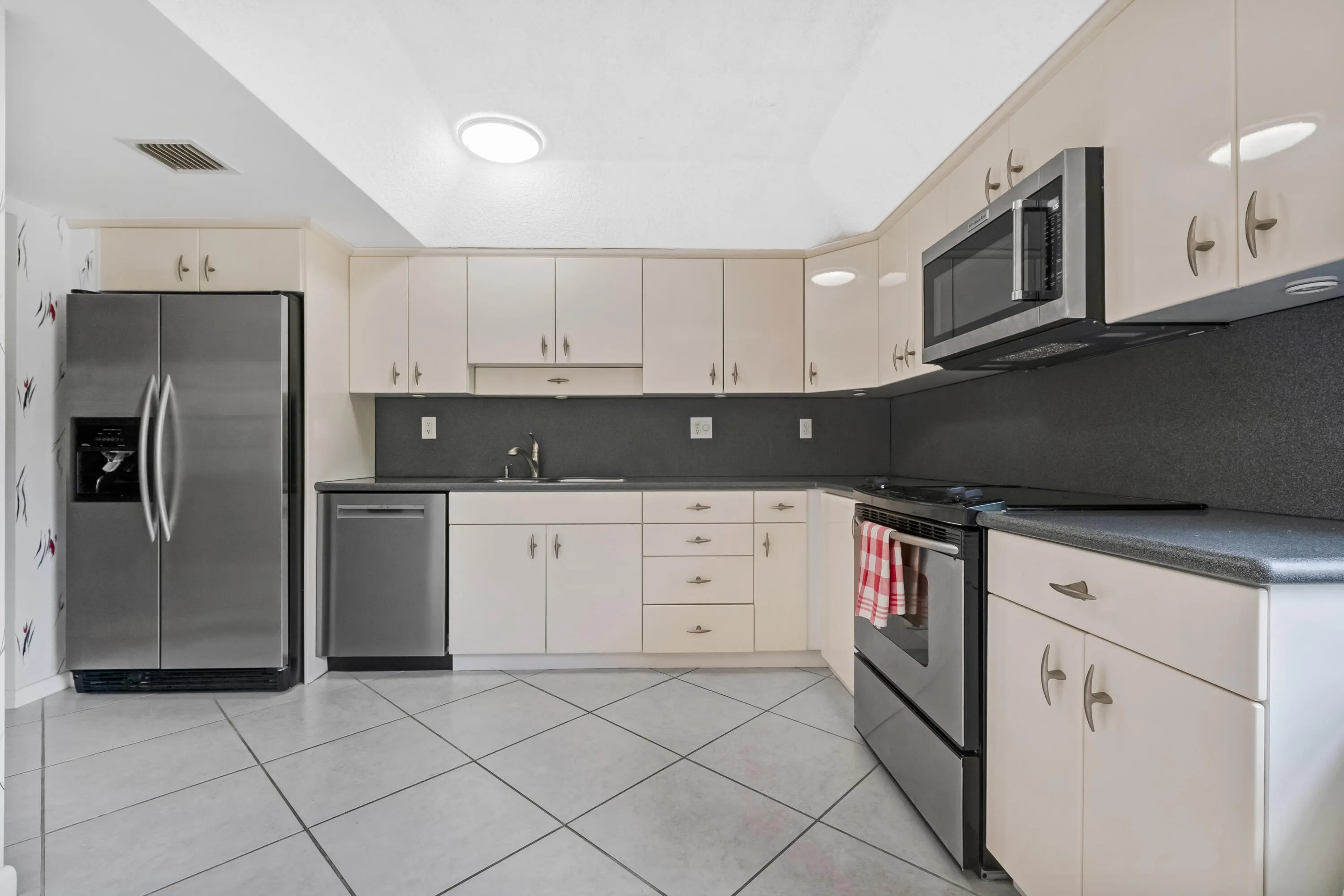 7370 Orangewood Lane ##208