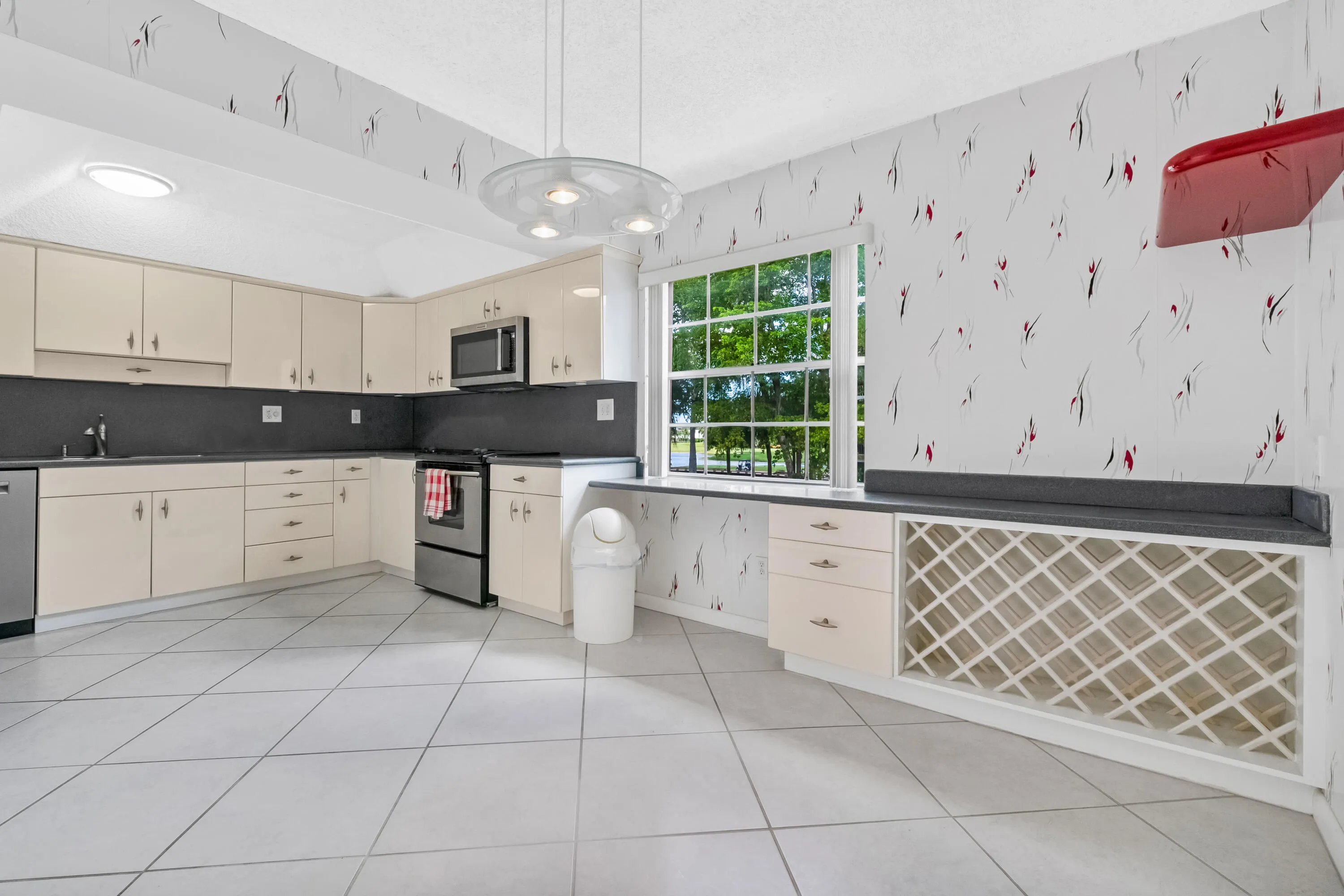 7370 Orangewood Lane ##208