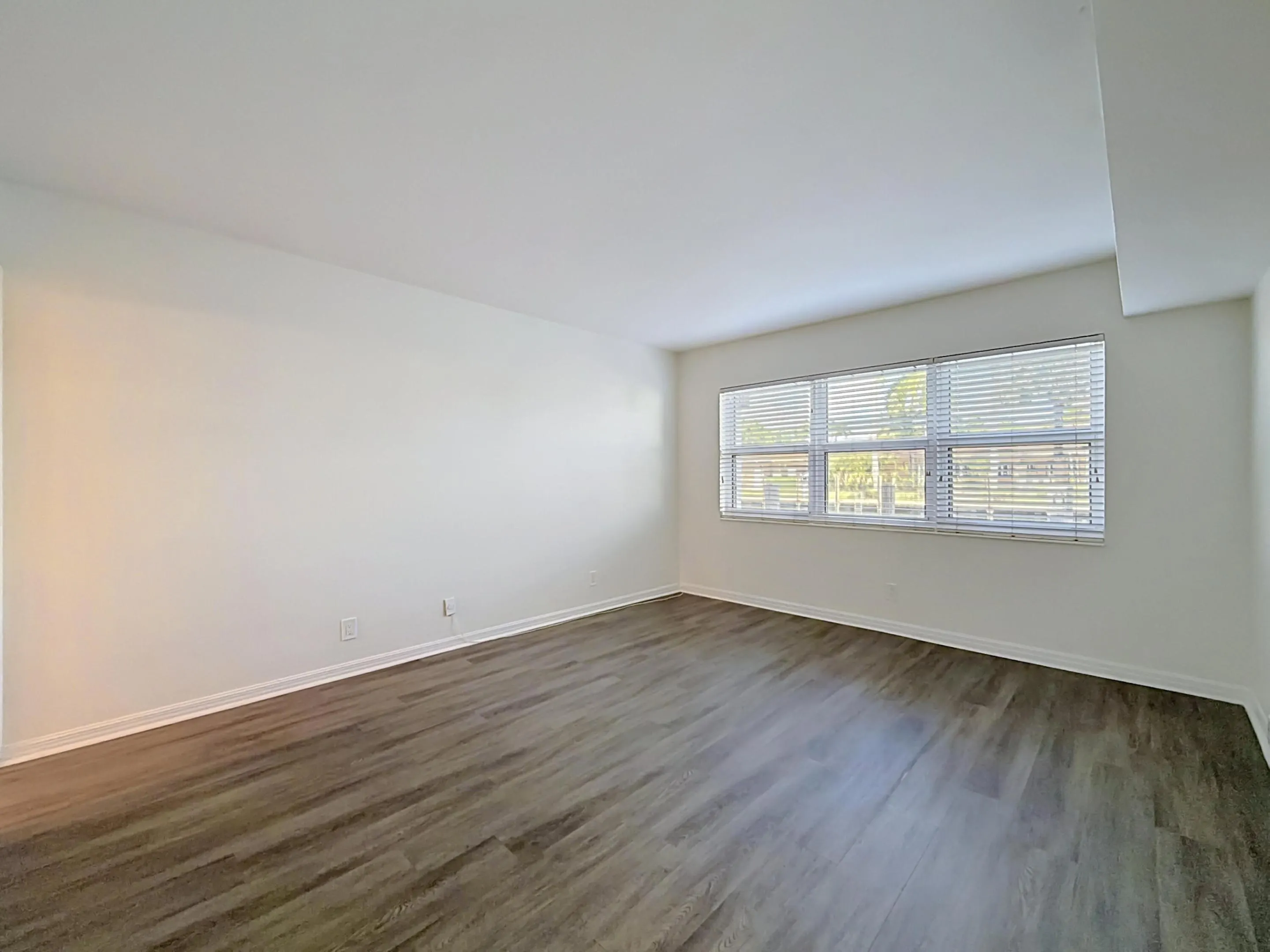 3121 NE 51st Street NE #102E