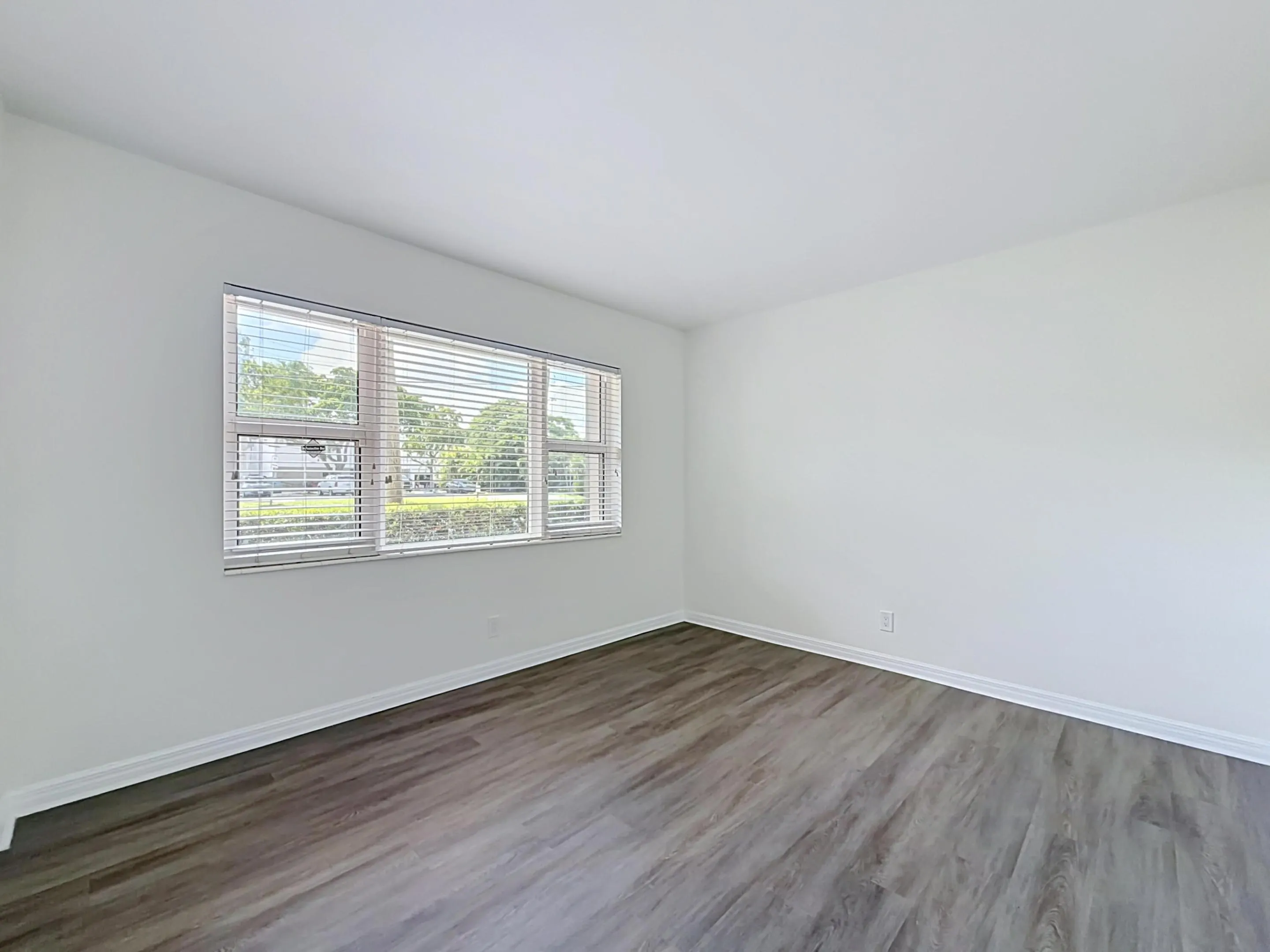 3121 NE 51st Street NE #102E