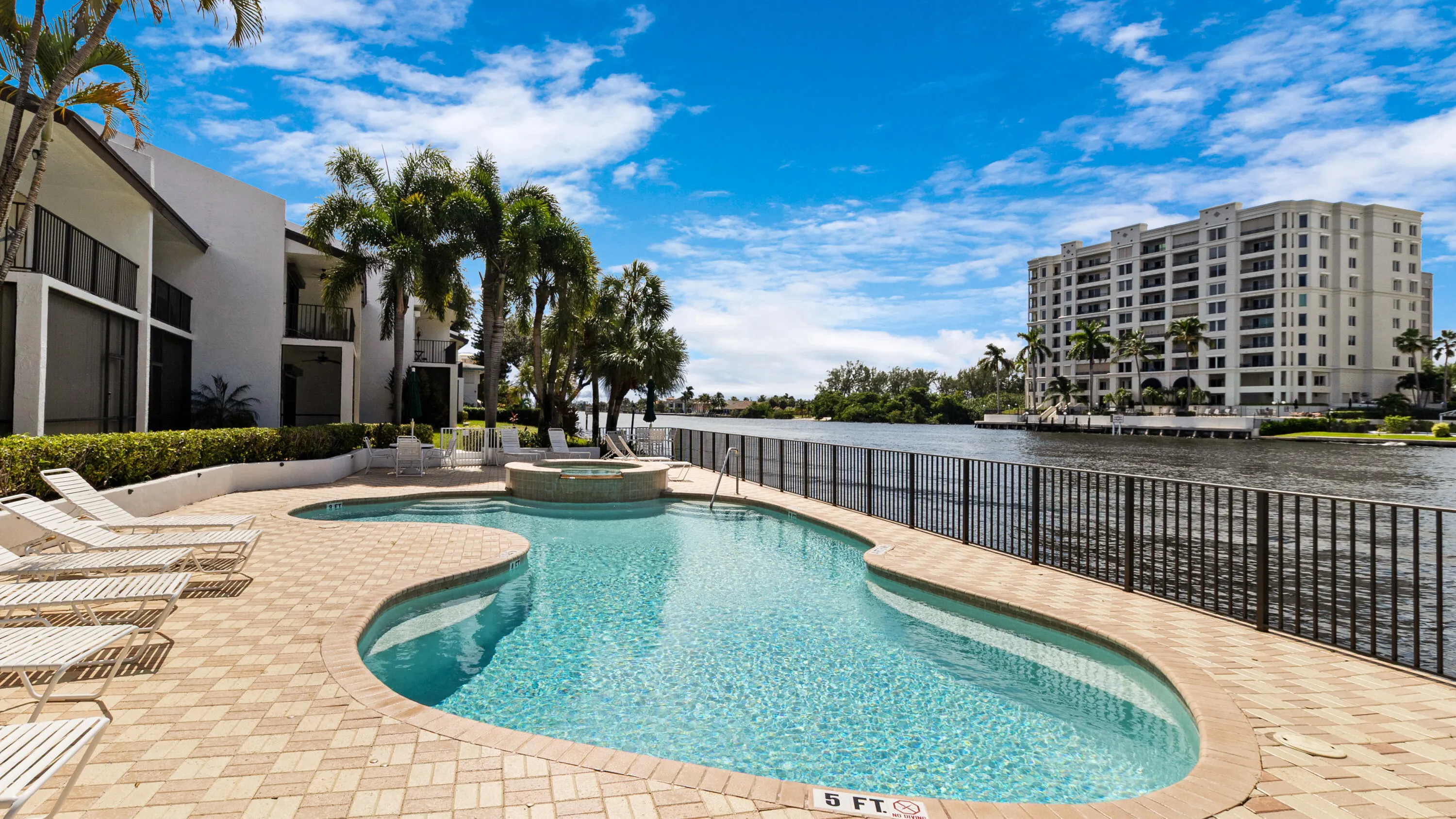 1301 N RIVERSIDE Drive #7