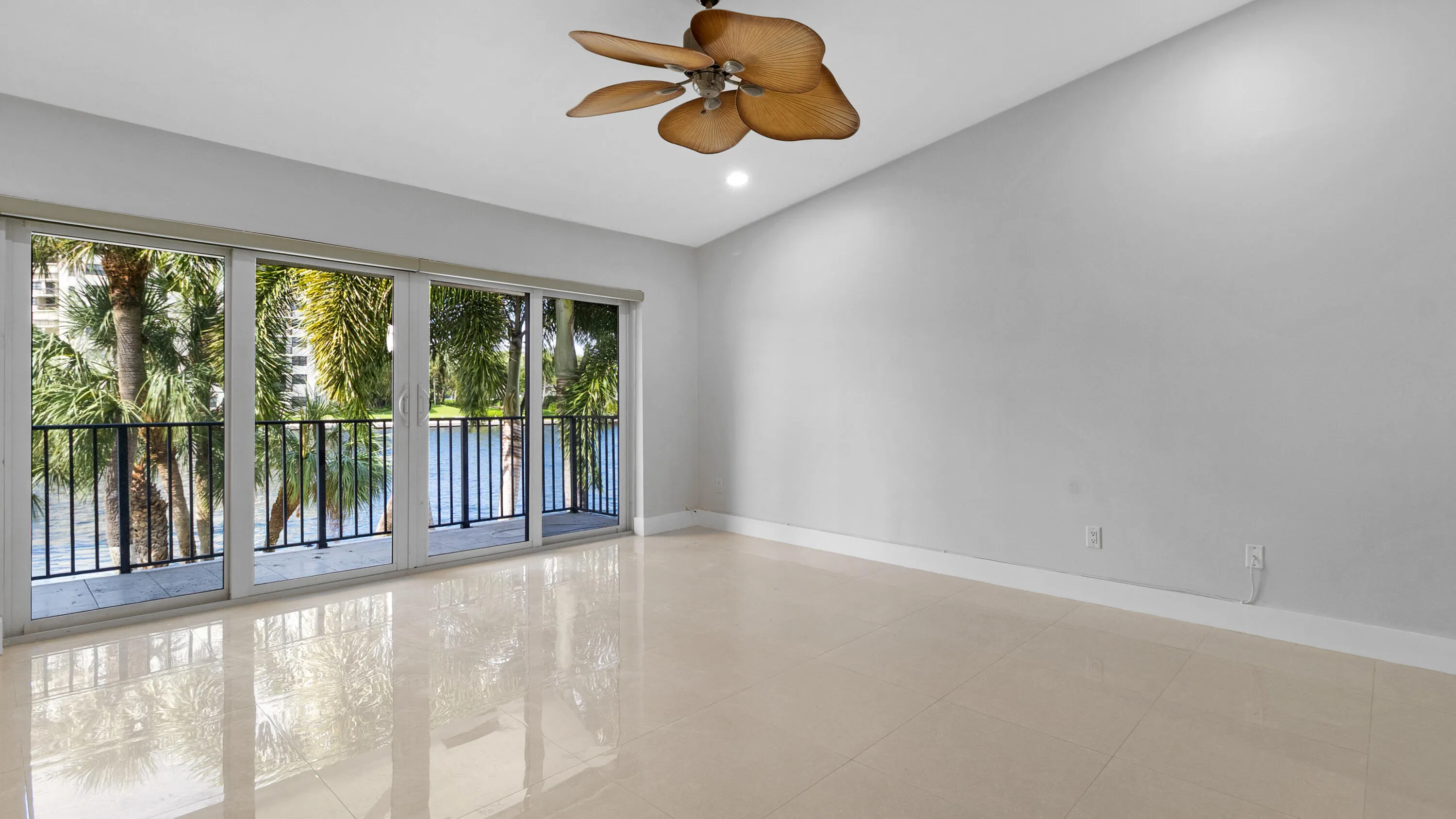 1301 N RIVERSIDE Drive #7