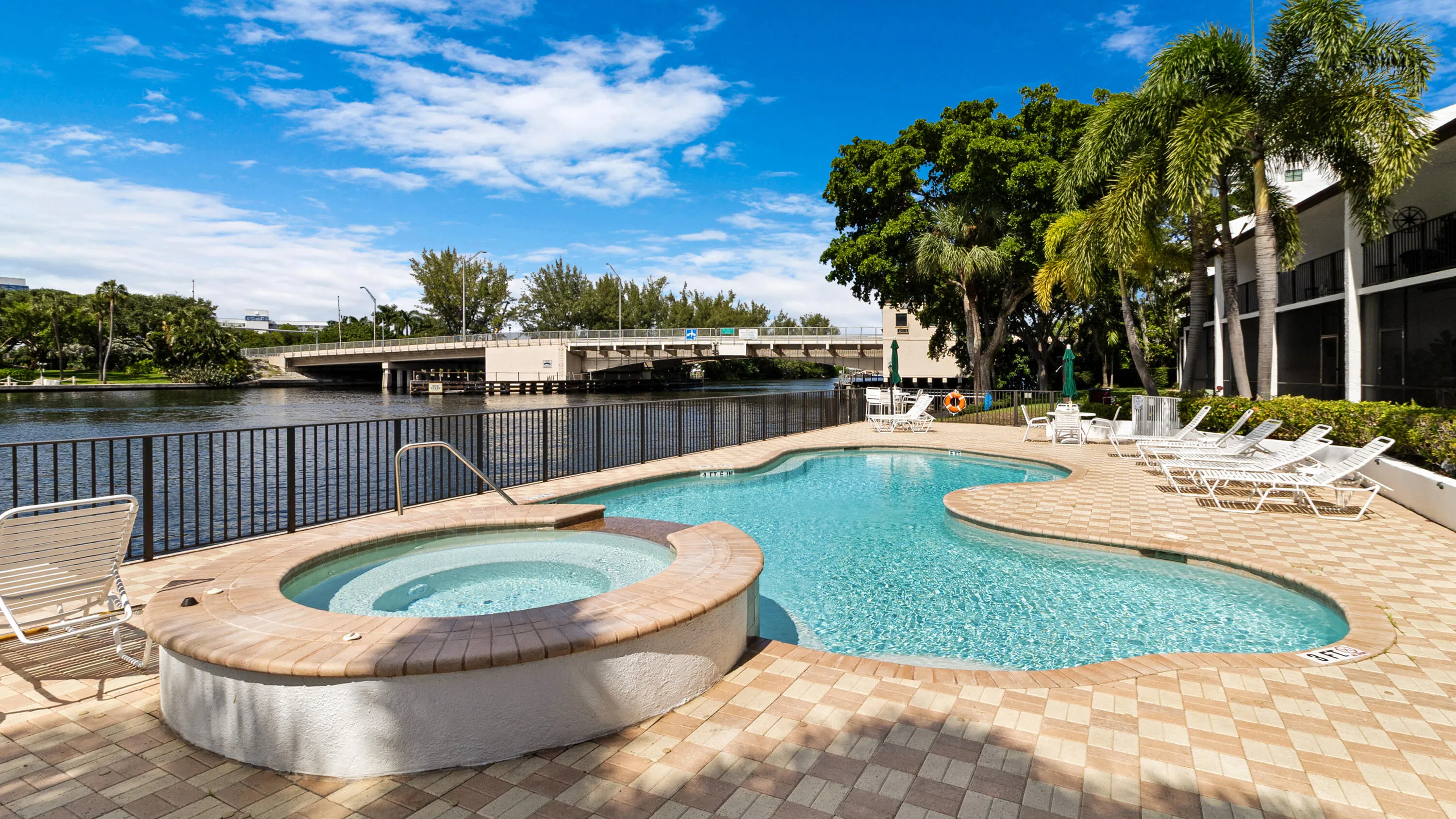 1301 N RIVERSIDE Drive #7