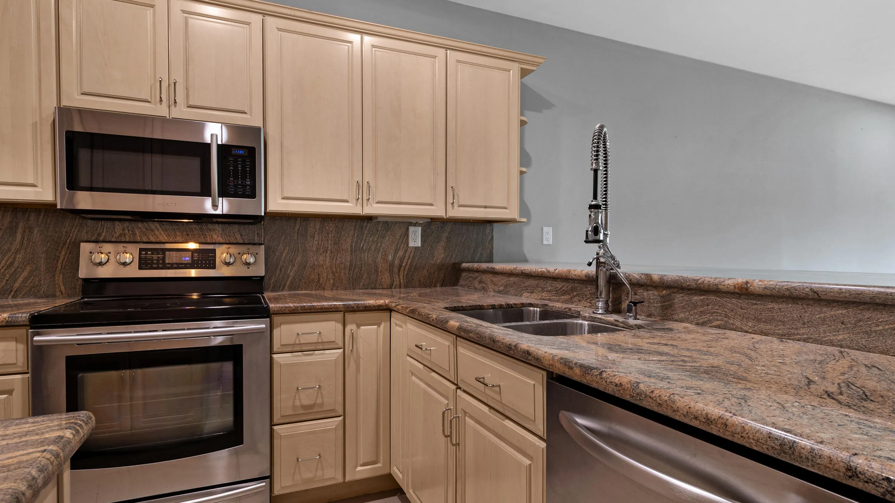 1301 N RIVERSIDE Drive #7
