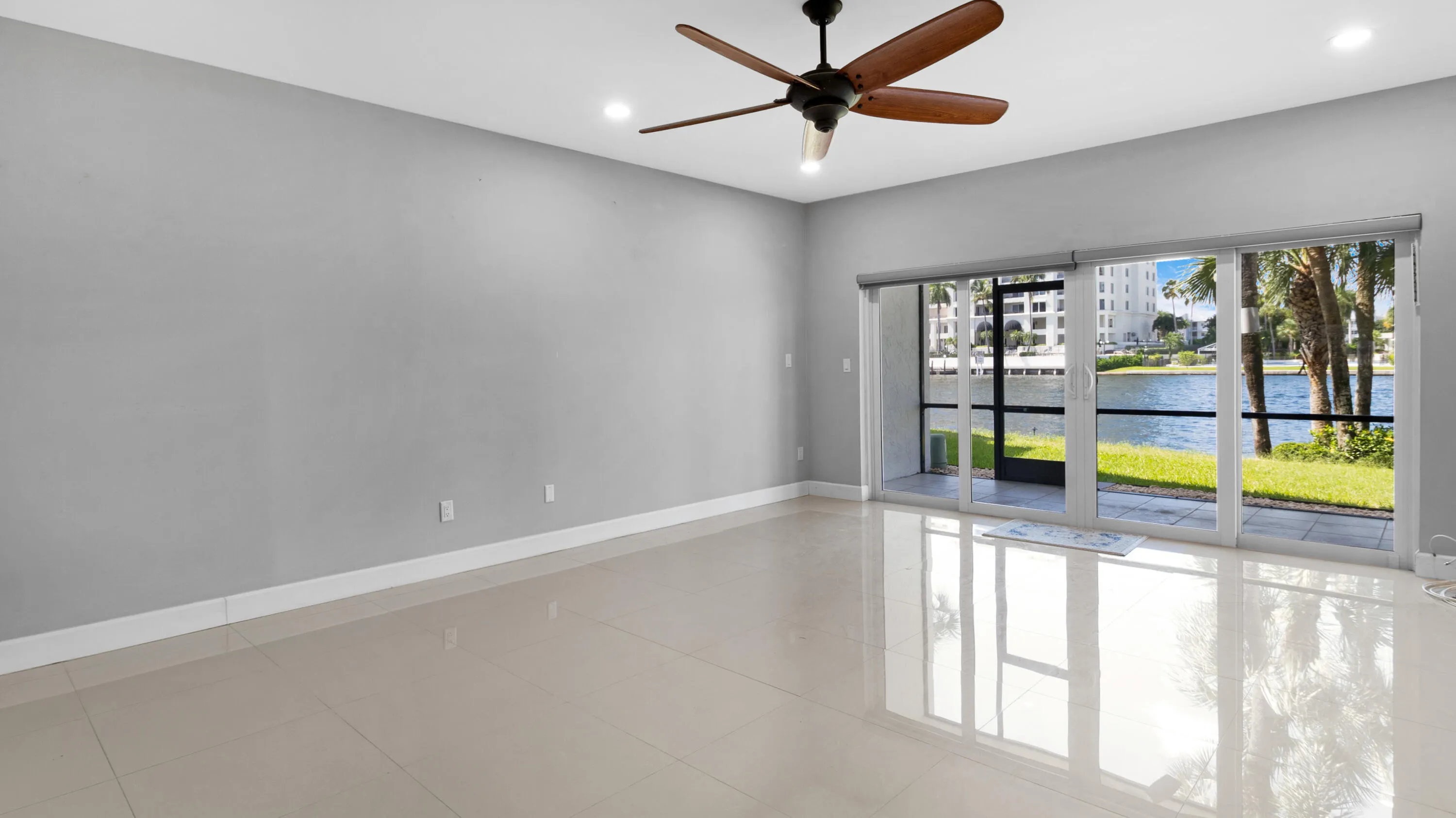 1301 N RIVERSIDE Drive #7