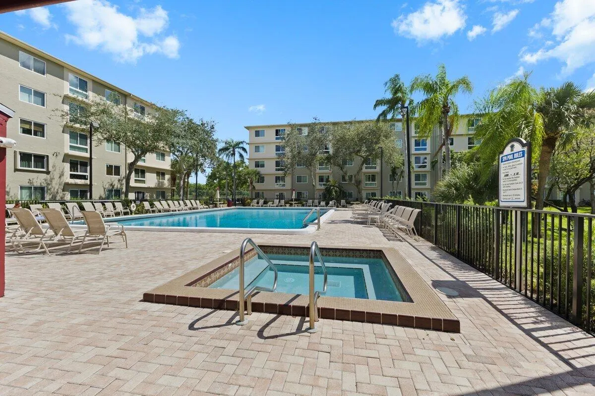 2106 S CYPRESS BEND Drive #506