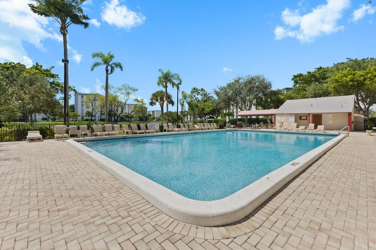 2106 S CYPRESS BEND Drive #506