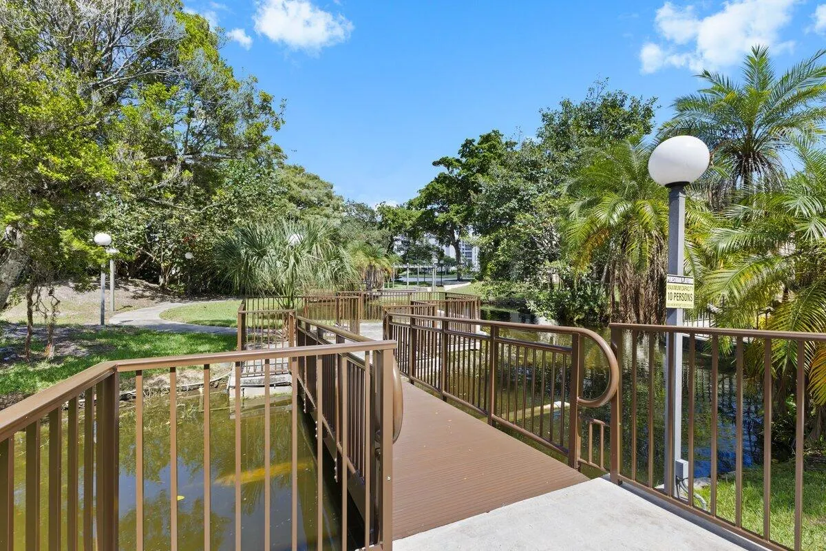 2106 S CYPRESS BEND Drive #506