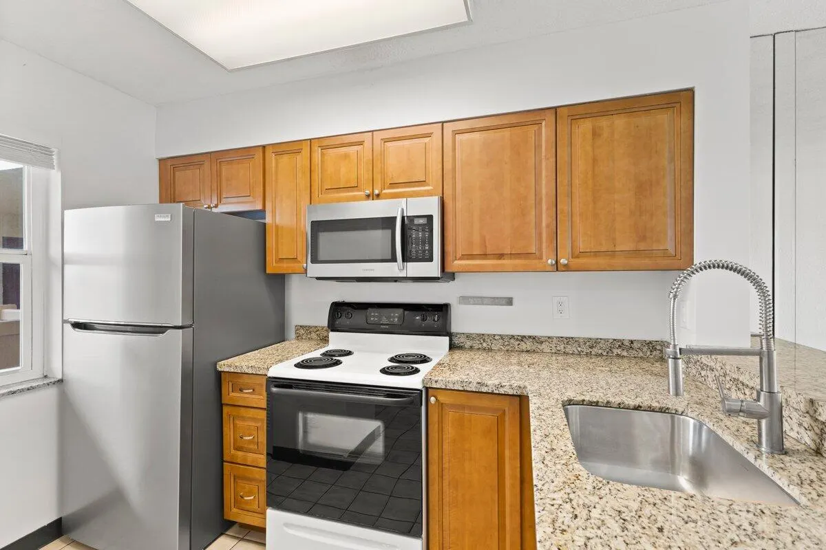 2106 S CYPRESS BEND Drive #506