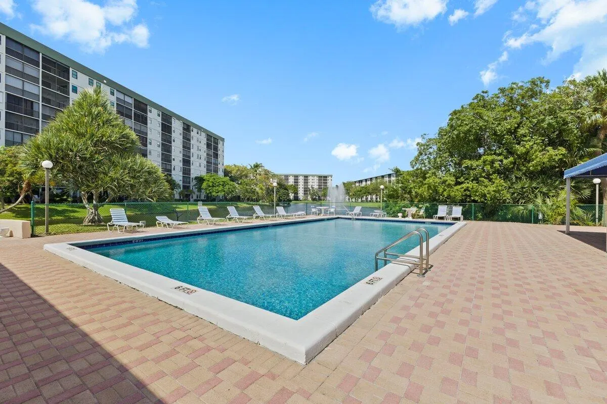 2106 S CYPRESS BEND Drive #506